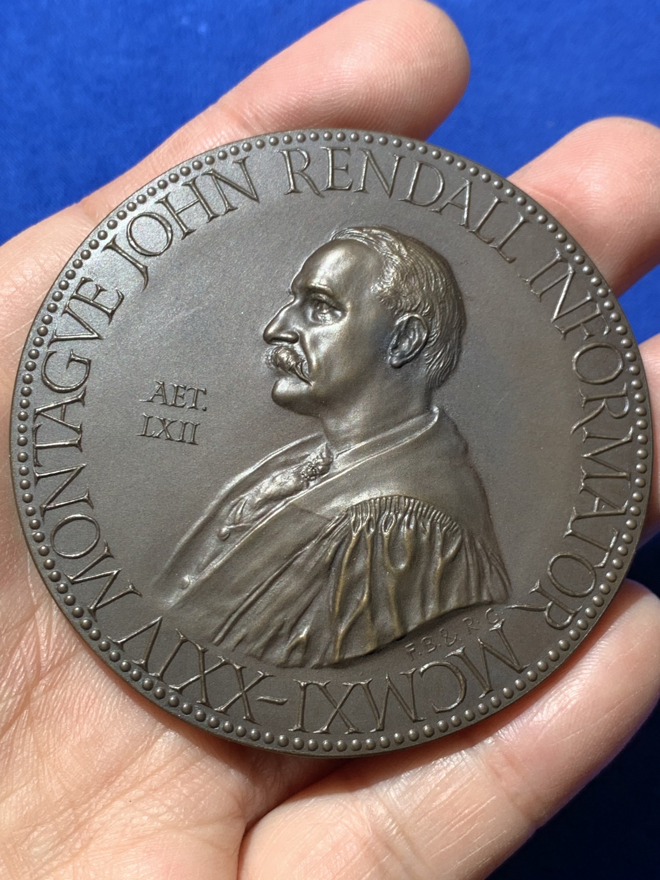 《竞宝斋》第249场-周日，周一 ，周二3场连拍 (全场包邮) 1924 英国温彻斯特公学纪念铜章（原盒），直径64mm，约116.5克