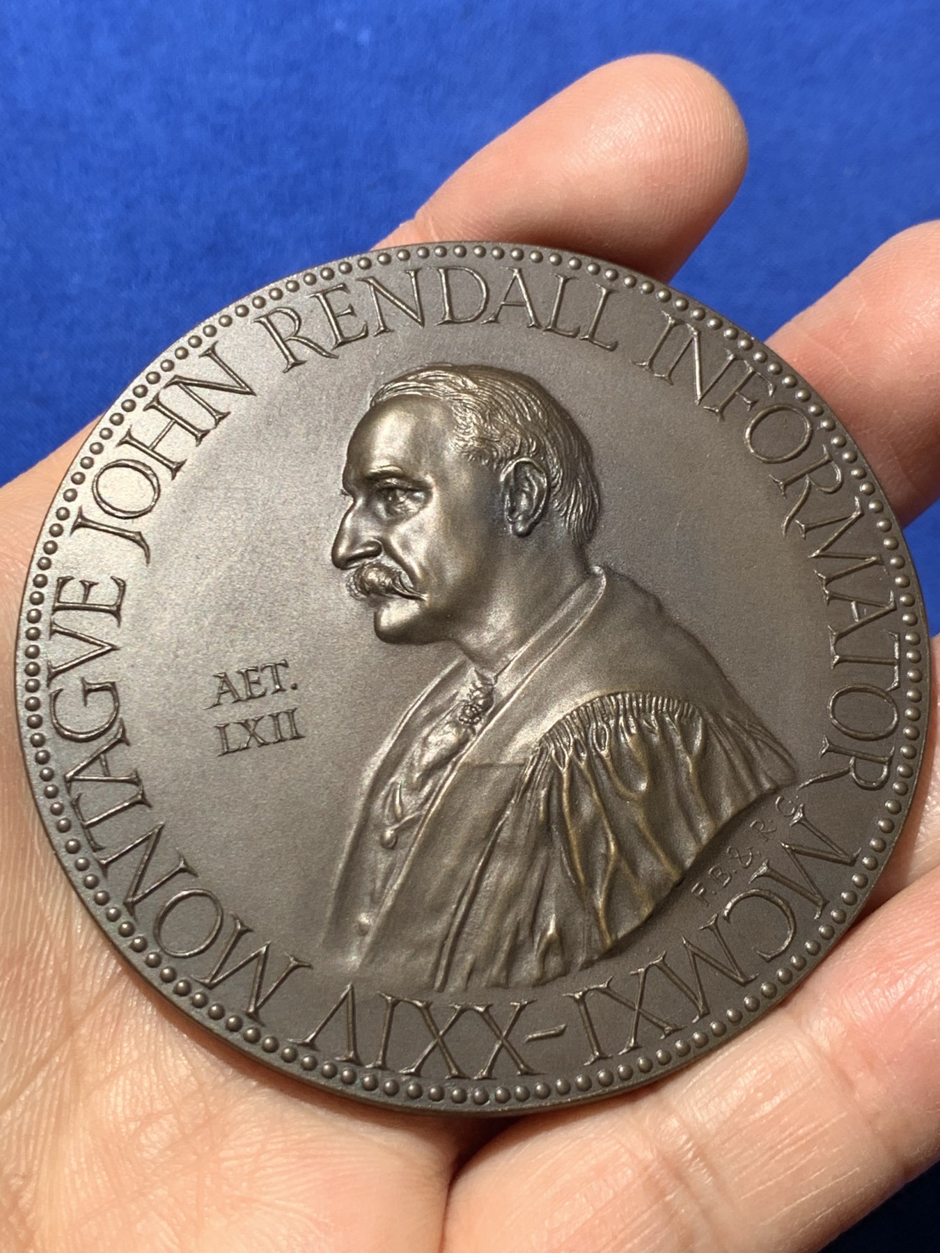 《竞宝斋》第249场-周日，周一 ，周二3场连拍 (全场包邮) 1924 英国温彻斯特公学纪念铜章（原盒），直径64mm，约116.5克