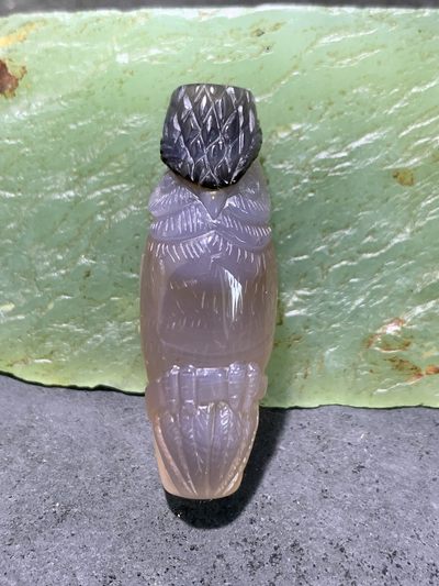 精美高玉化巴西玛瑙手工俏色巧雕猫头鹰吊坠（把件）一个 - 精美高玉化巴西玛瑙手工俏色巧雕猫头鹰吊坠（把件）一个