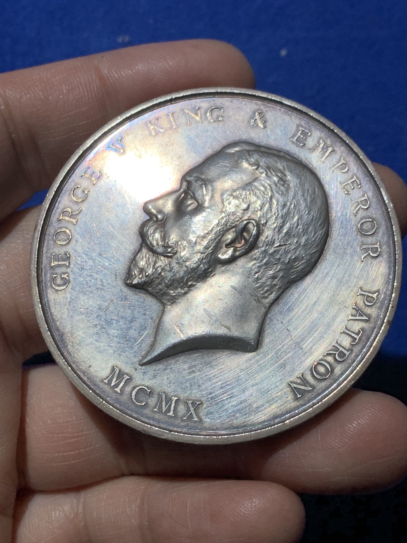 《竞宝斋》第249场-周日，周一 ，周二3场连拍 (全场包邮) 1925 英国皇家艺术学会银章（原盒），直径55.7mm，约90.6克