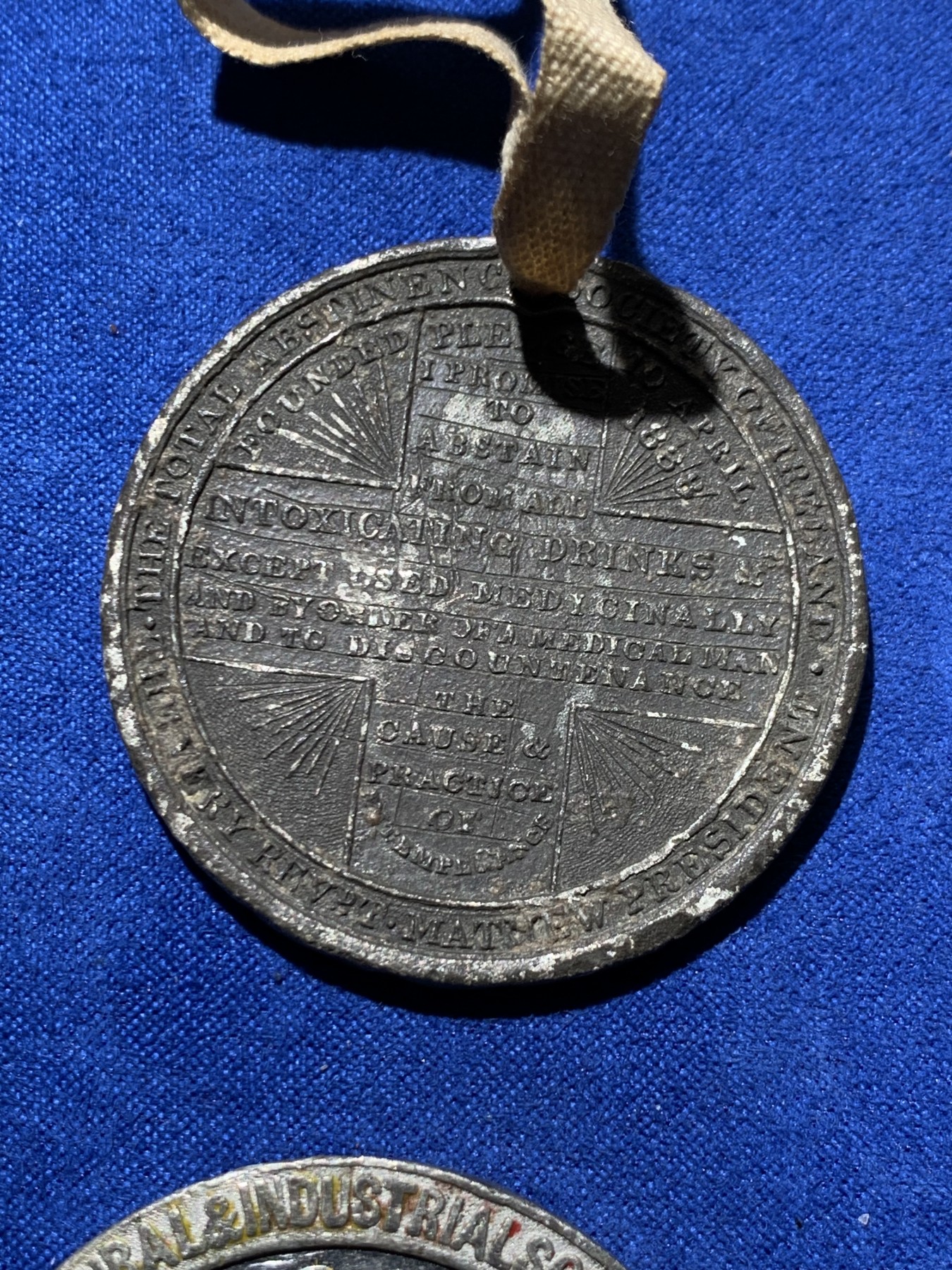 《竞宝斋》第249场-周日，周一 ，周二3场连拍 (全场包邮) 近现代欧洲章牌1#（5枚） 材质 年代 品种自辨 细节见图