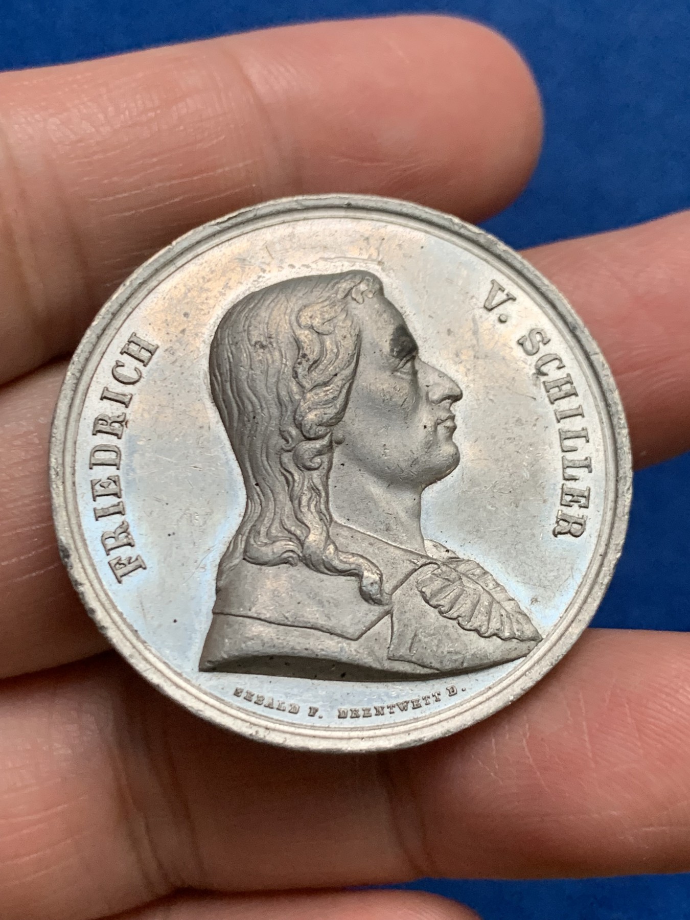 《竞宝斋》第249场-周日，周一 ，周二3场连拍 (全场包邮) 1859 德国席勒诞辰100周年白色金属章，直径37.5mm，约18.7克