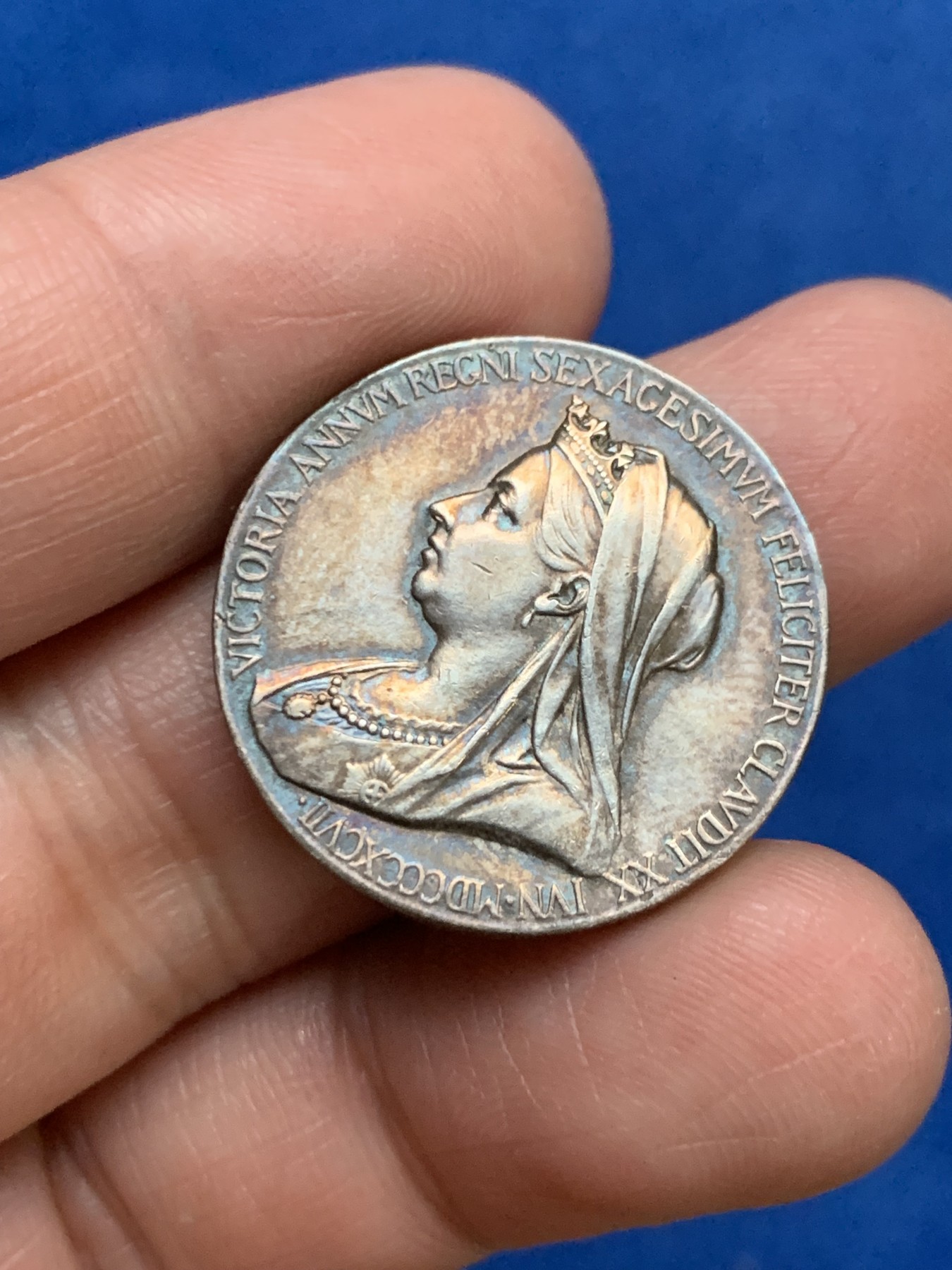 《竞宝斋》第249场-周日，周一 ，周二3场连拍 (全场包邮) 1897 英国维多利亚登基60周年小银章，直径25.7mm，约9.66克