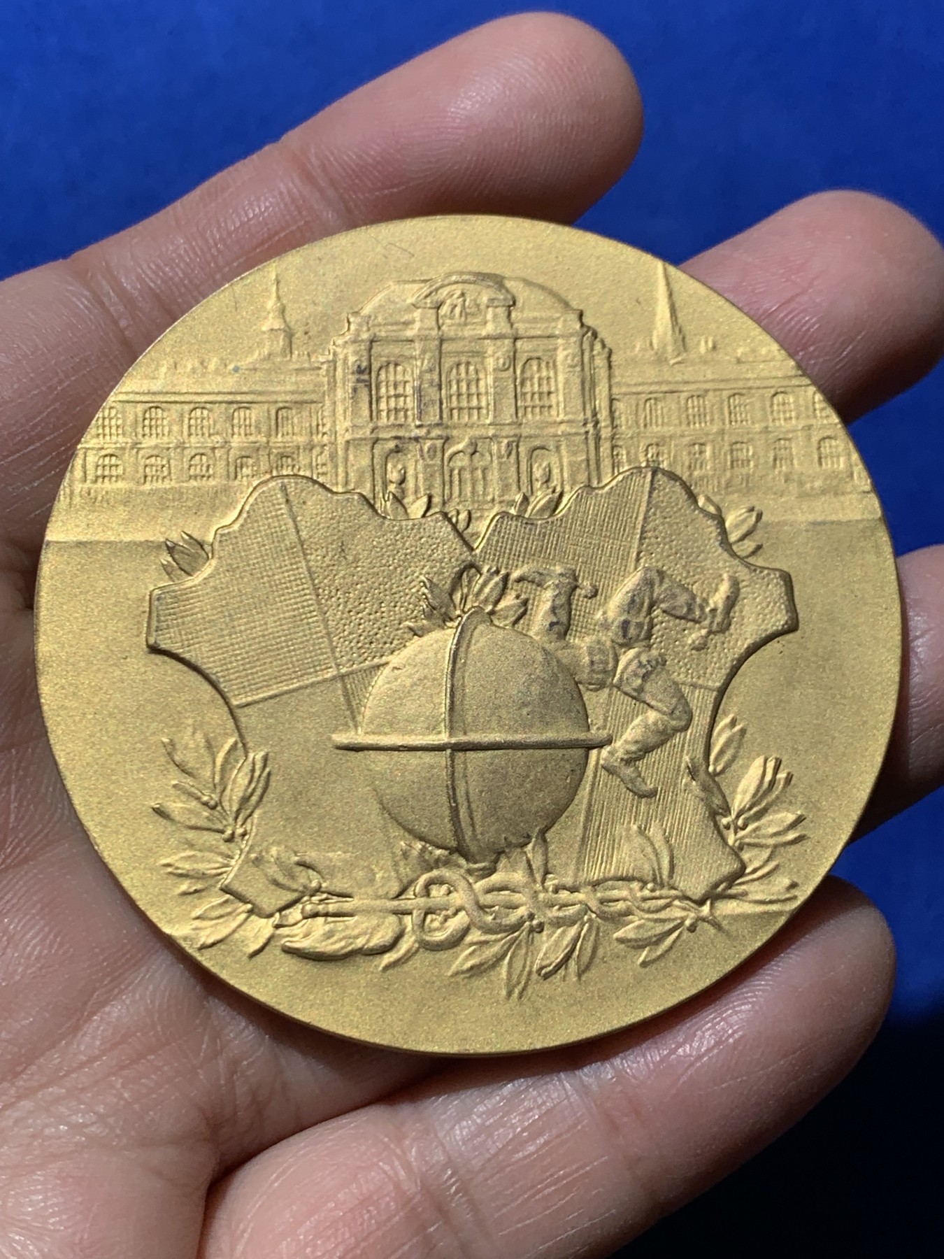 《竞宝斋》第249场-周日，周一 ，周二3场连拍 (全场包邮) 1908 奥地利维也纳皮革展会镀金铜章，直径60mm，约70.3克