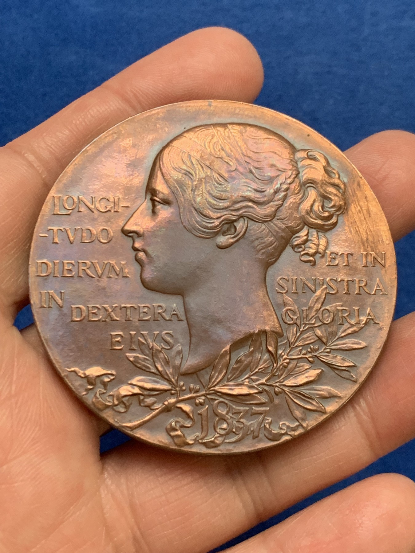 《竞宝斋》第249场-周日，周一 ，周二3场连拍 (全场包邮) 1897 英国维多利亚登基60周年铜章，直径55.8mm，约70.8克