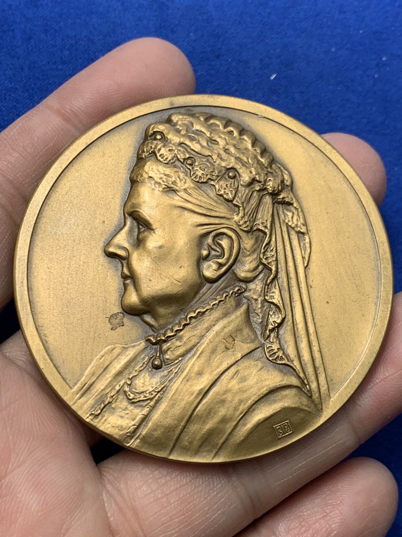 《竞宝斋》第249场-周日，周一 ，周二3场连拍 (全场包邮) 1929 荷兰女王50周年铜章，直径60.7mm，约93.1克