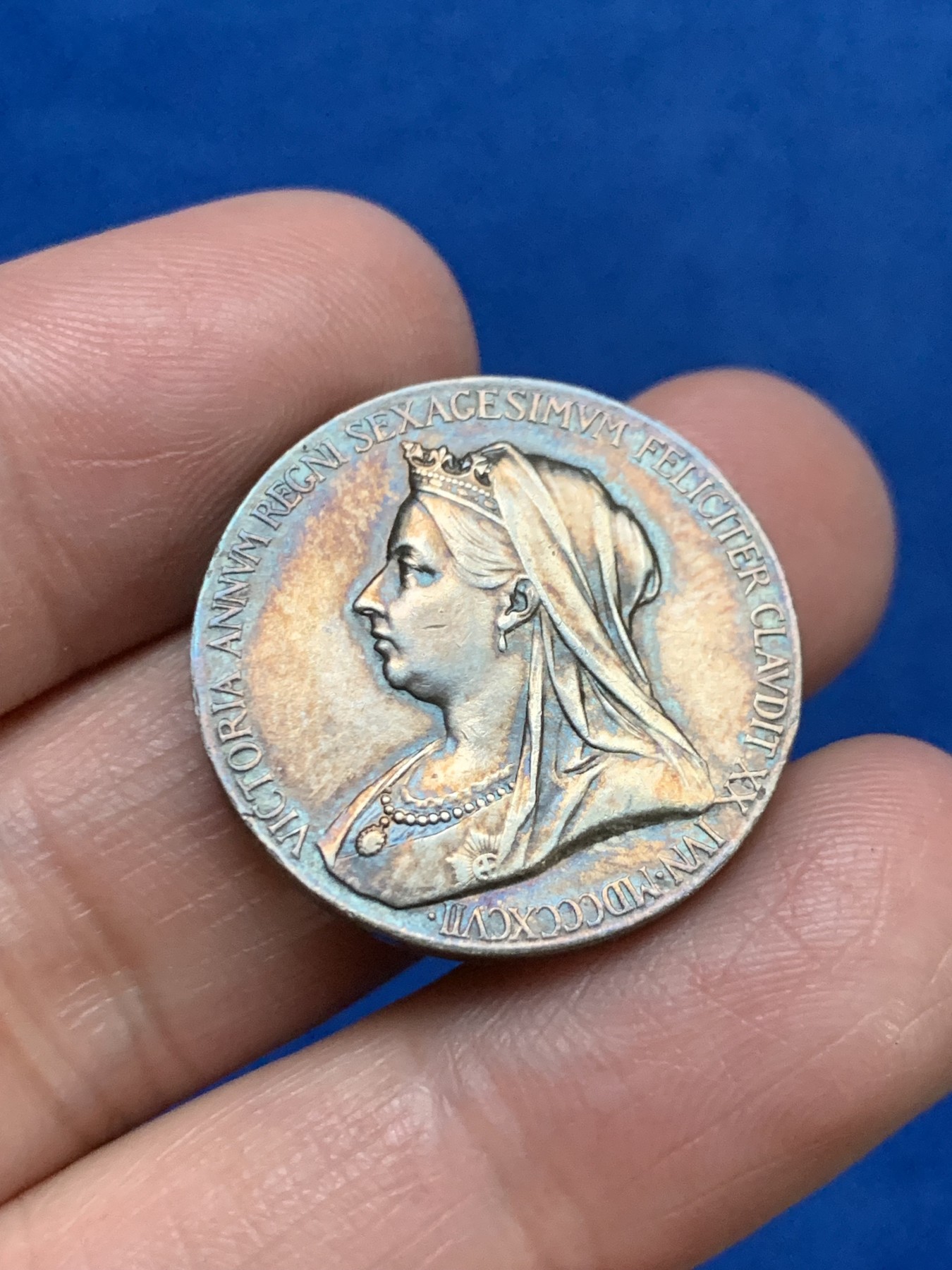 《竞宝斋》第249场-周日，周一 ，周二3场连拍 (全场包邮) 1897 英国维多利亚登基60周年小银章，直径25.7mm，约9.66克