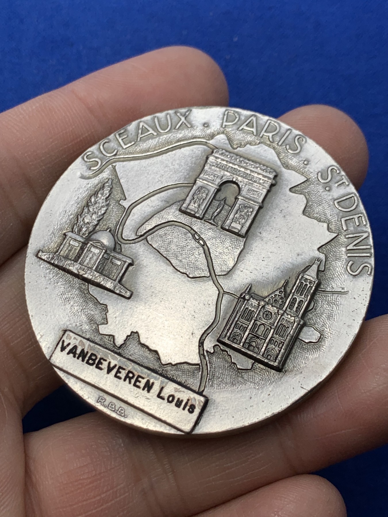 《竞宝斋》第249场-周日，周一 ，周二3场连拍 (全场包邮) 1967 法国塞纳河景观银章，直径50.1mm，约78.5克，边铭有银标