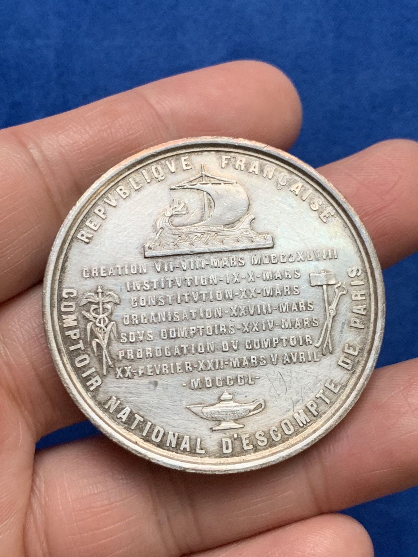 《竞宝斋》第249场-周日，周一 ，周二3场连拍 (全场包邮) 1850 法国巴黎商会银章，直径45.3mm，约45.2克，蜜蜂边铭，有银标