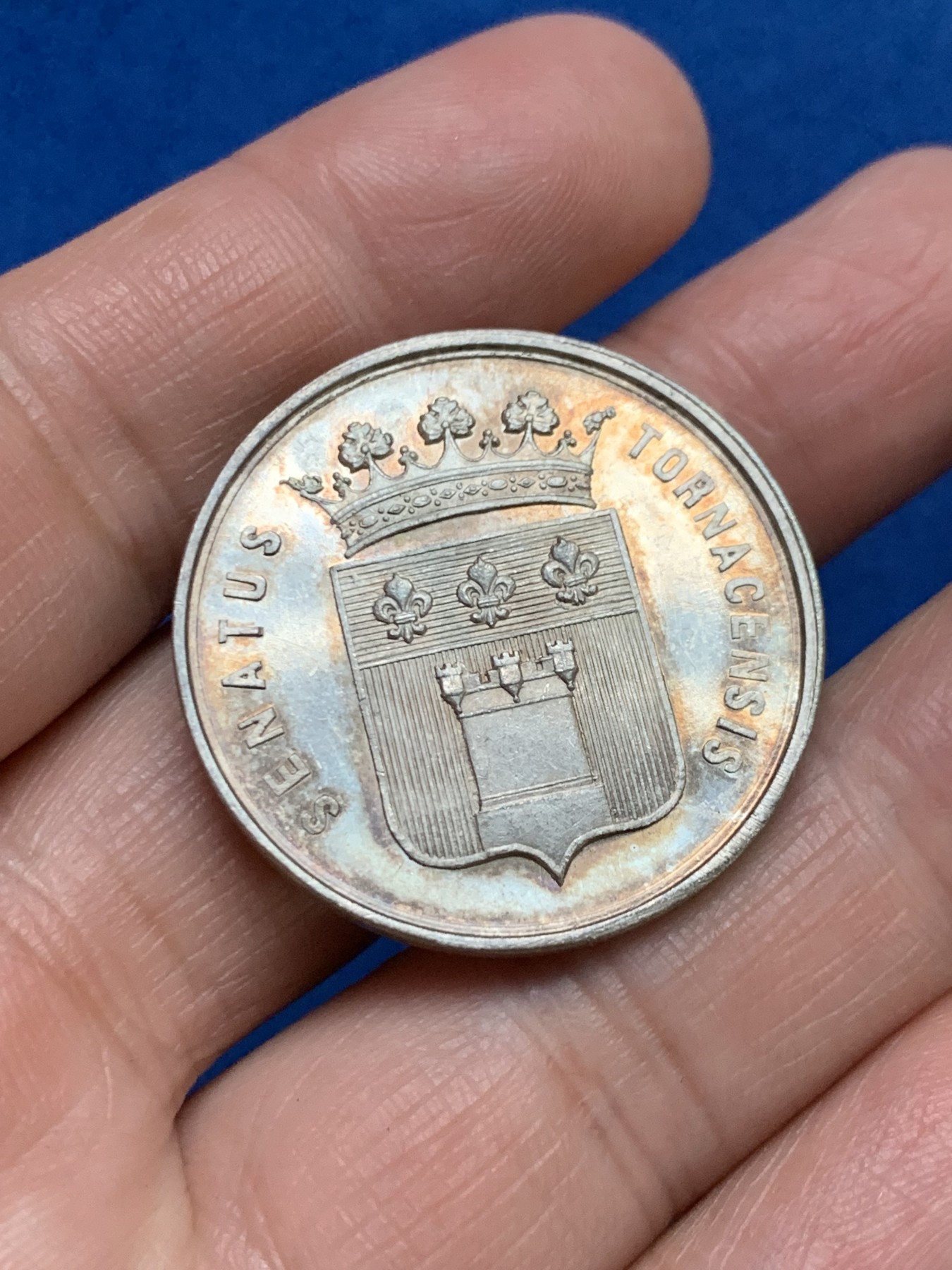 《竞宝斋》第249场-周日，周一 ，周二3场连拍 (全场包邮) 1874年比利时图尔奈市小银章，直径32.6mm，约12.7克