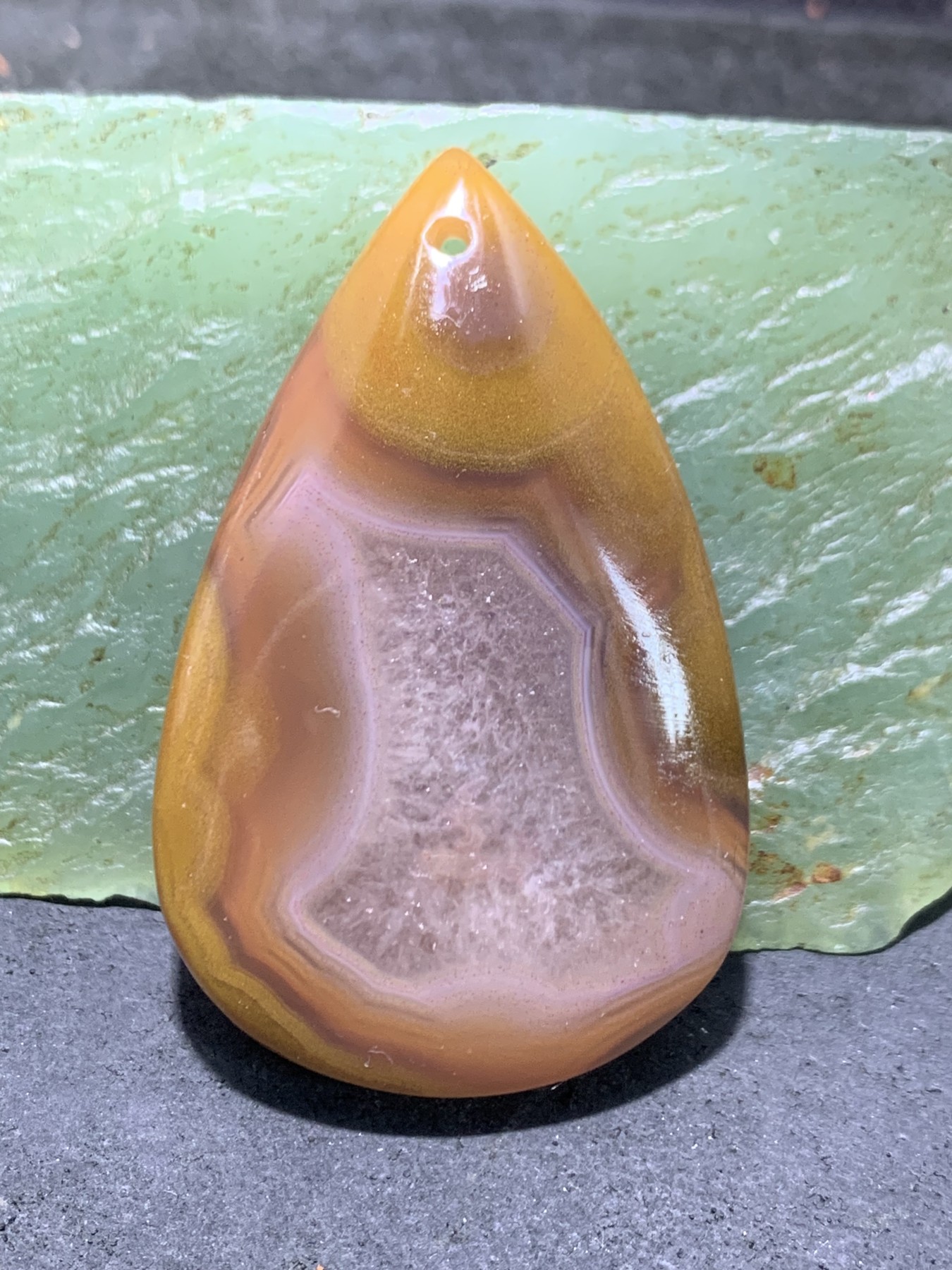 精美亚光高润度冰飘心冻料草花纹金沙蒙料战国红玛瑙雕刻蝶恋花吊坠一个