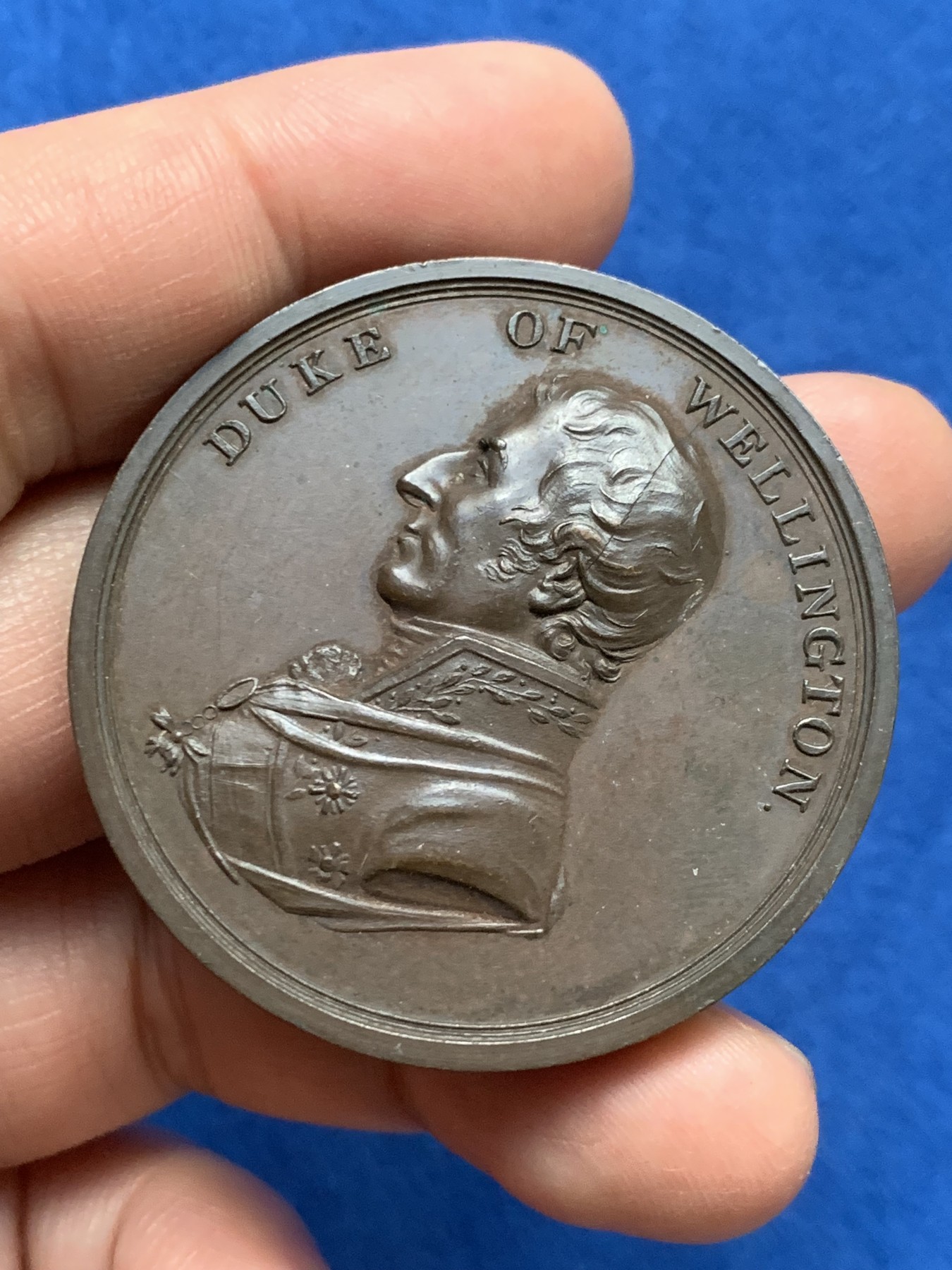 《竞宝斋》第249场-周日，周一 ，周二3场连拍 (全场包邮) 1815 英国威灵顿公爵胜利铜章，直径45.5mm，约54.2克