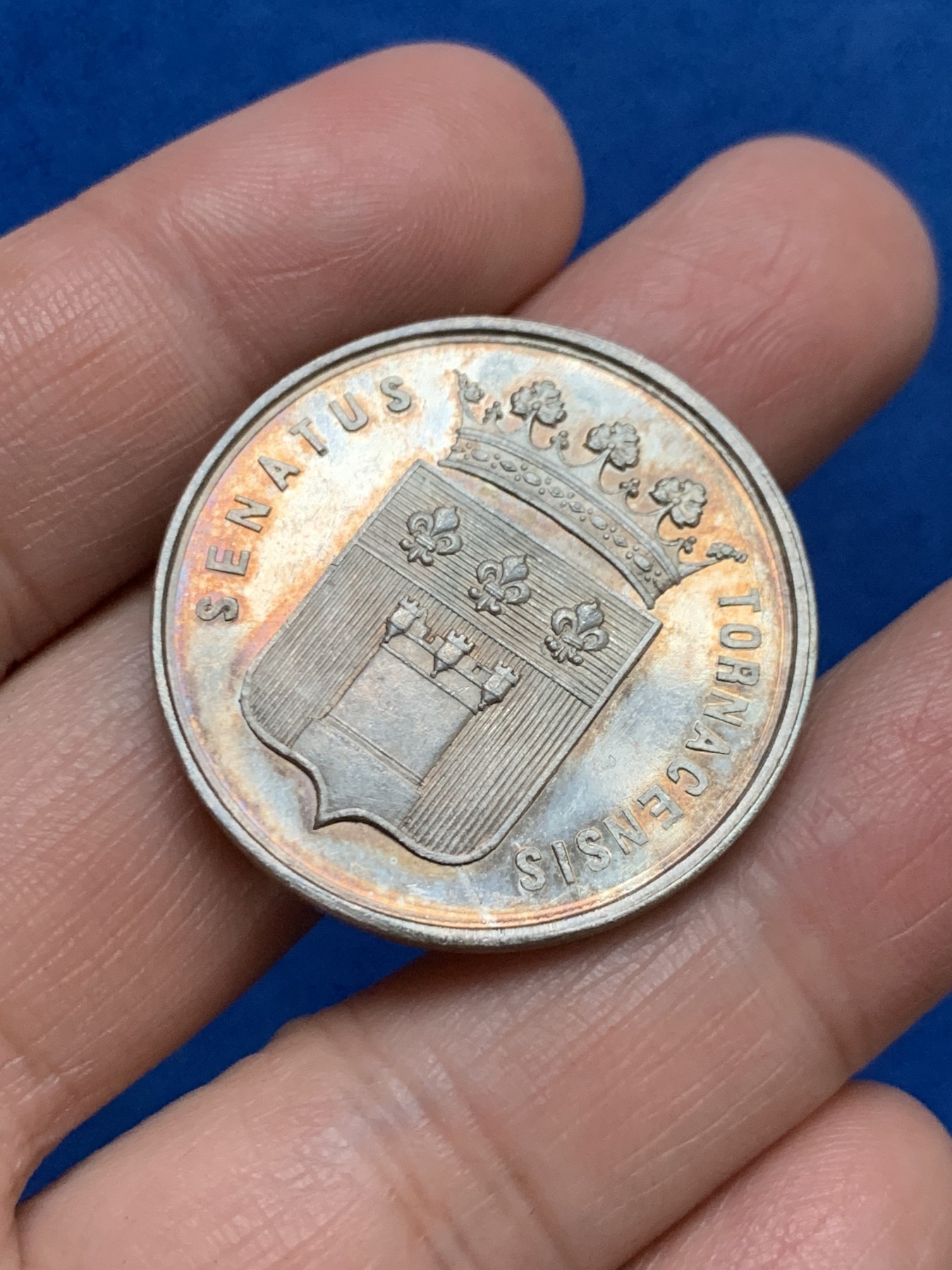 《竞宝斋》第249场-周日，周一 ，周二3场连拍 (全场包邮) 1874年比利时图尔奈市小银章，直径32.6mm，约12.7克