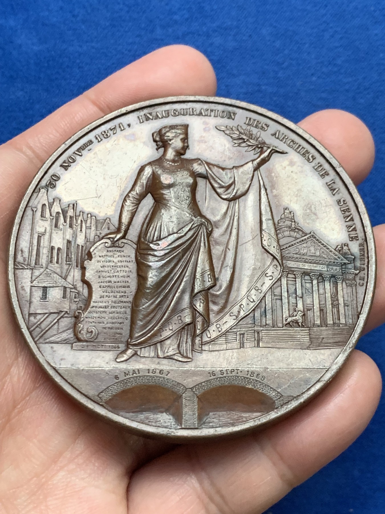 《竞宝斋》第249场-周日，周一 ，周二3场连拍 (全场包邮) 1872 比利时布鲁塞尔市长铜章，直径66.3mm，约144.5克