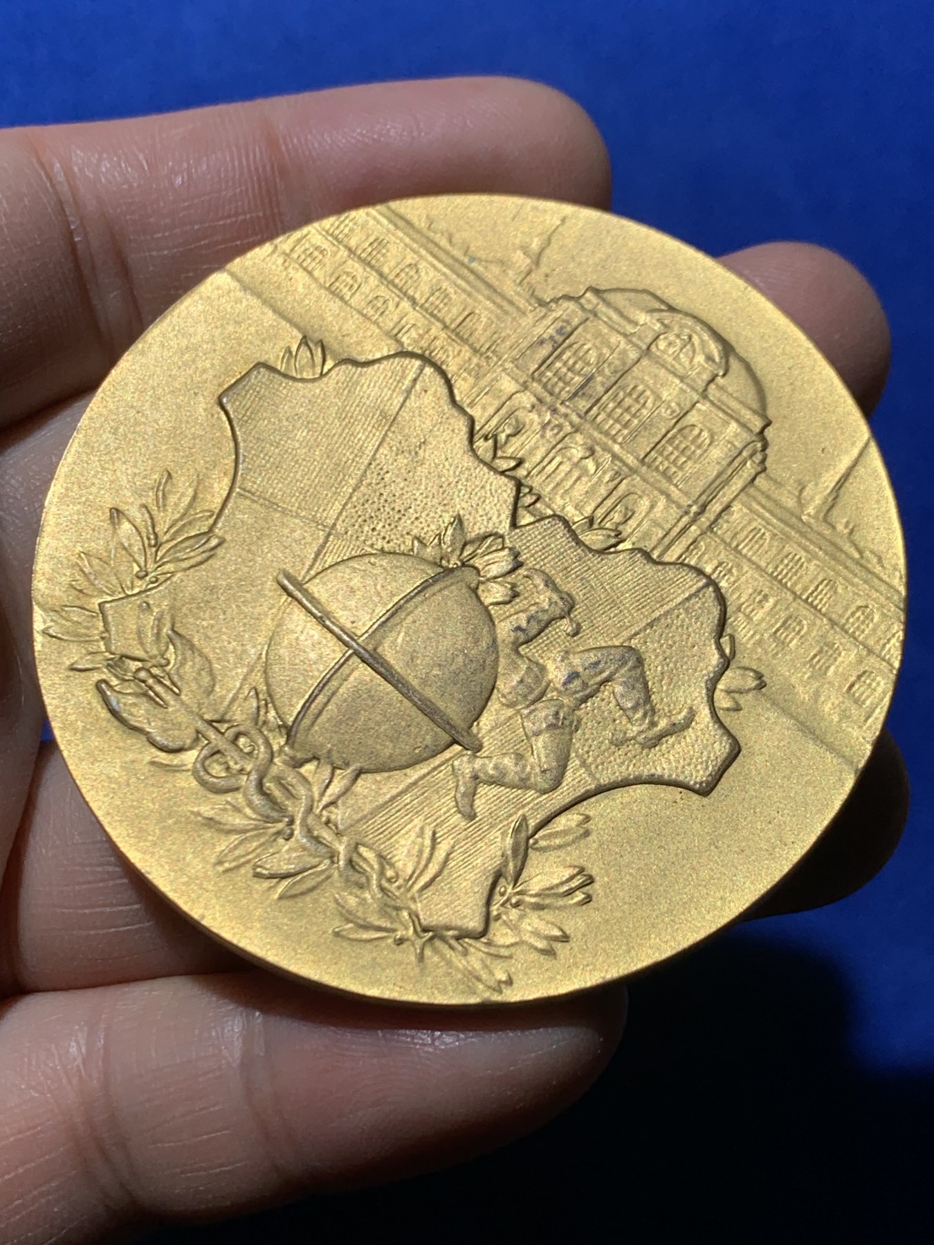 《竞宝斋》第249场-周日，周一 ，周二3场连拍 (全场包邮) 1908 奥地利维也纳皮革展会镀金铜章，直径60mm，约70.3克