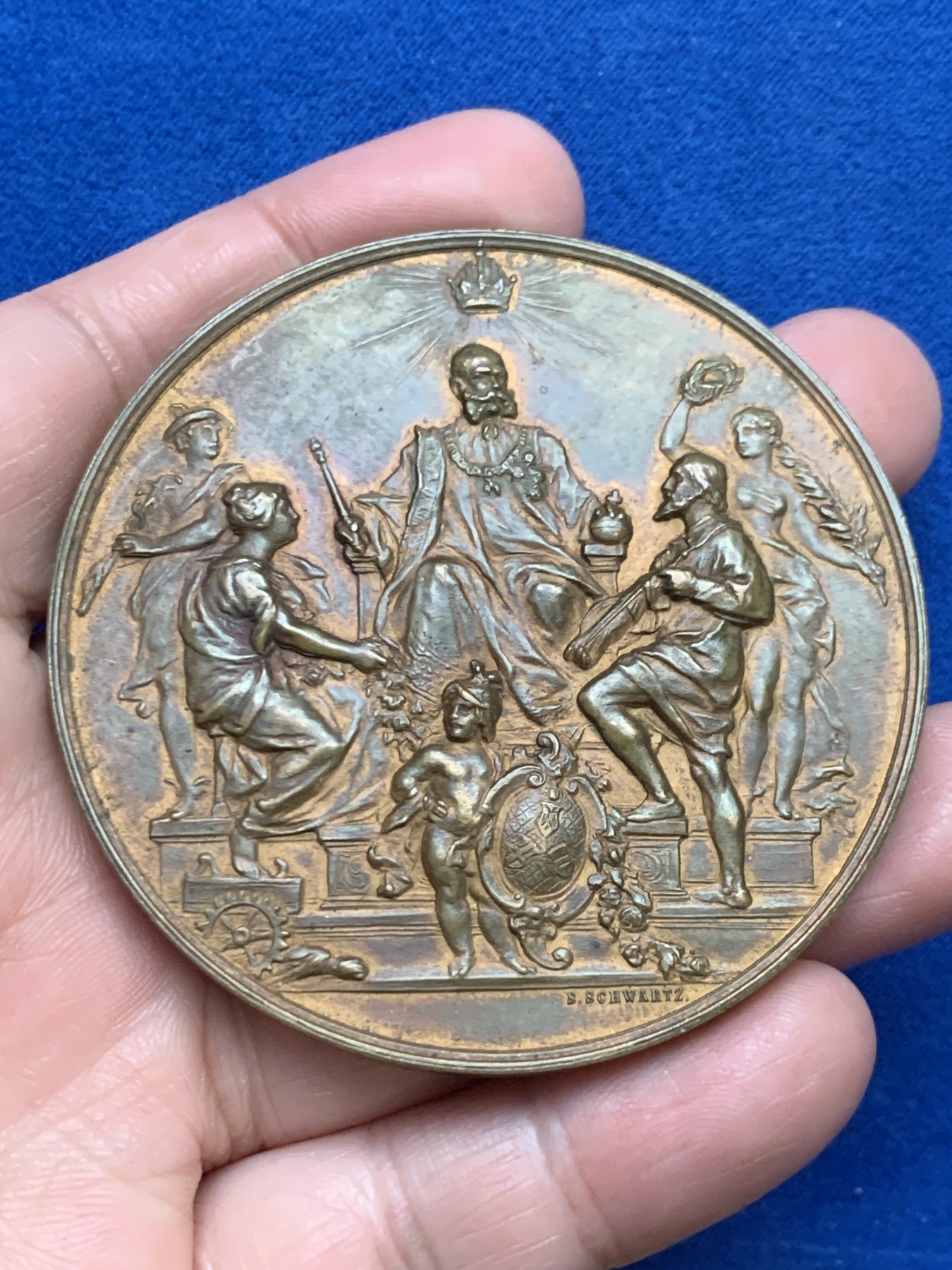 《竞宝斋》第249场-周日，周一 ，周二3场连拍 (全场包邮) 1888 奥地利弗朗茨皇帝登基40周年纪念铜章，直径64.2mm，约81.4克