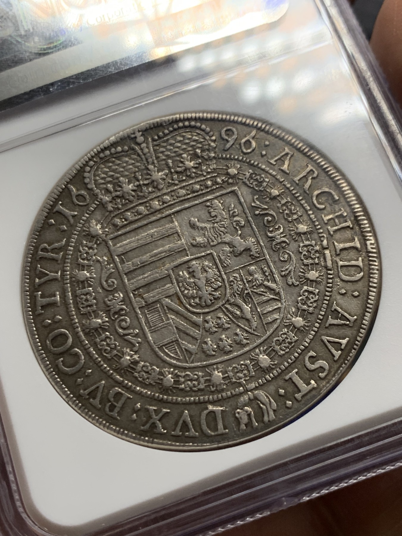 《竞宝斋》第249场-周日，周一 ，周二3场连拍 (全场包邮) 严评亚军分 NGC AU53 神圣罗马帝国1696/5骑字版 利奥波德一世大波浪 猪嘴 泰勒 银币 打制不错 状态非常好