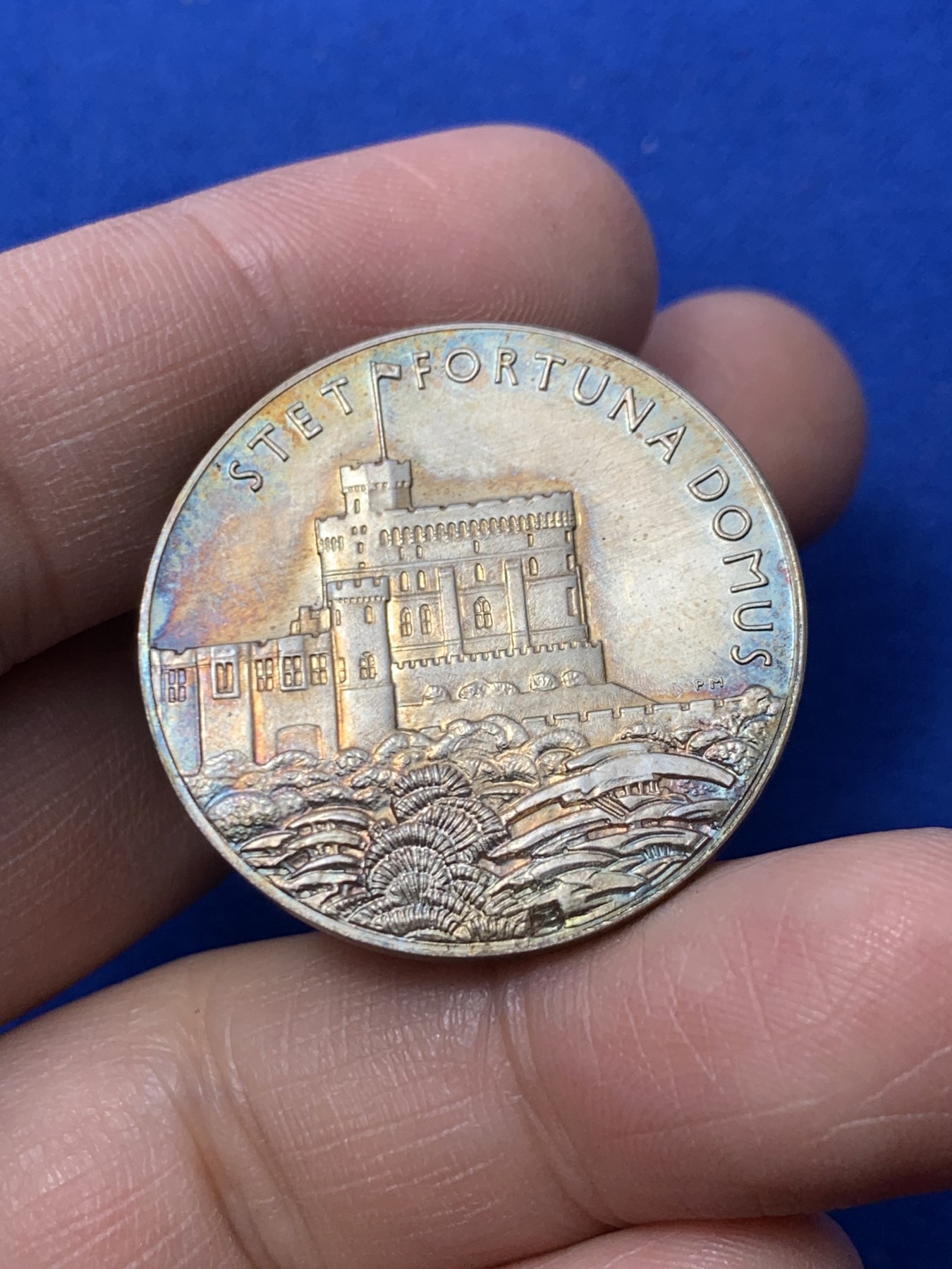 《竞宝斋》第249场-周日，周一 ，周二3场连拍 (全场包邮) 1935 英国乔治五世登基25周年纪念小银章（原盒），直径31.8mm，约15.5克