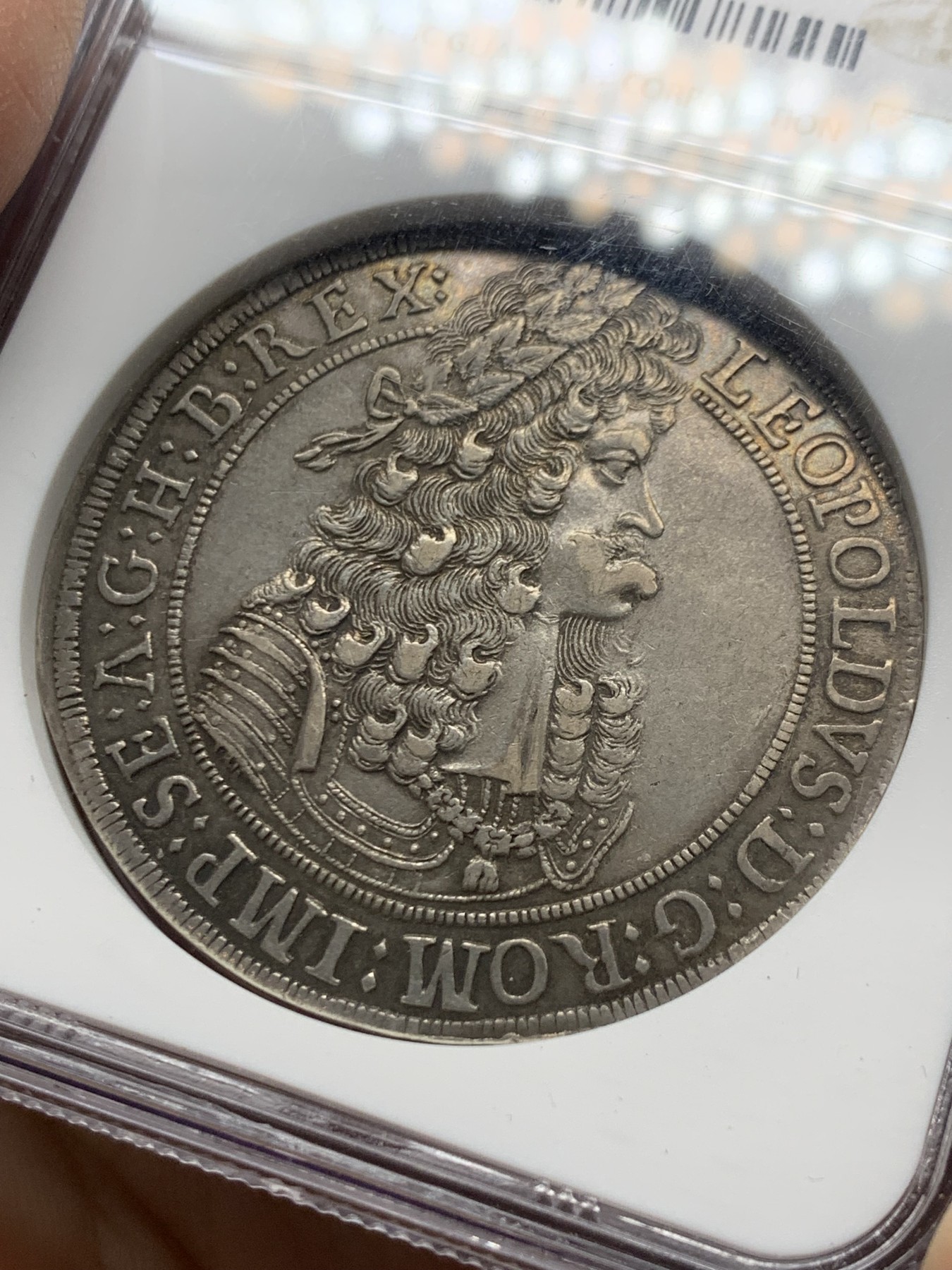 《竞宝斋》第249场-周日，周一 ，周二3场连拍 (全场包邮) 严评亚军分 NGC AU53 神圣罗马帝国1696/5骑字版 利奥波德一世大波浪 猪嘴 泰勒 银币 打制不错 状态非常好