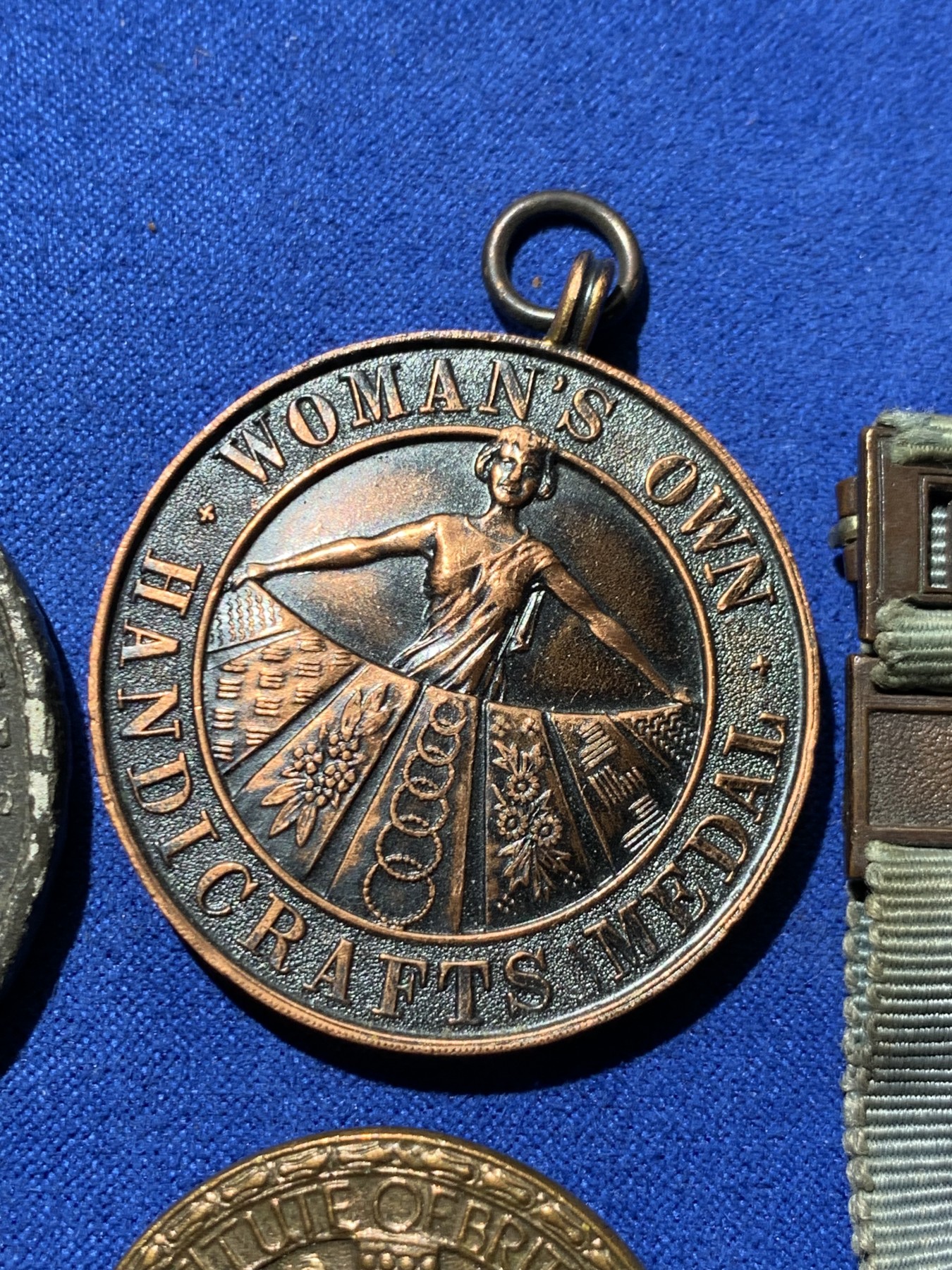 《竞宝斋》第249场-周日，周一 ，周二3场连拍 (全场包邮) 近现代欧洲章牌1#（5枚） 材质 年代 品种自辨 细节见图