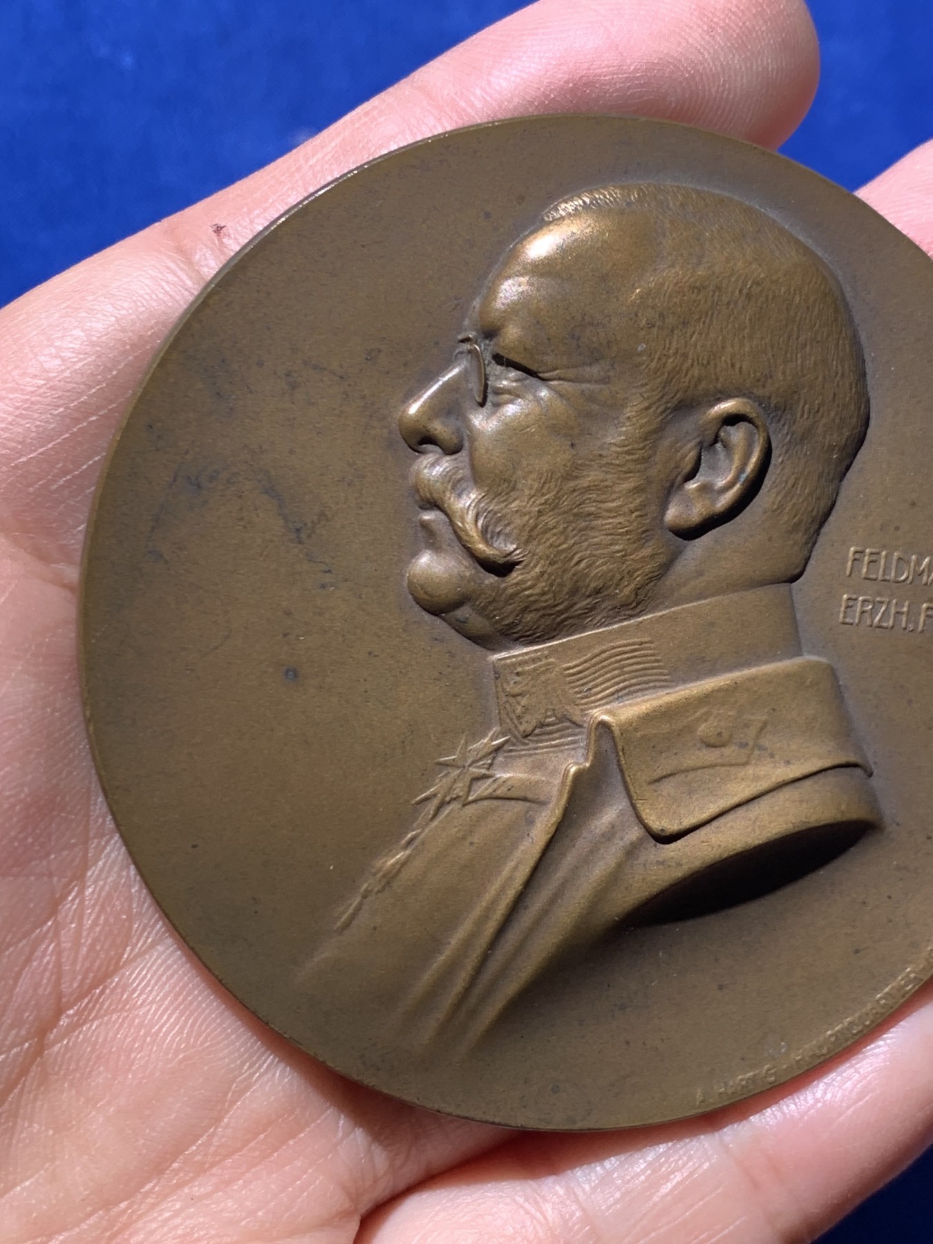 《竞宝斋》第249场-周日，周一 ，周二3场连拍 (全场包邮) 1915 奥地利一战帝国陆军总指挥捷欣公爵大铜章，直径65.3mm，约109.2克