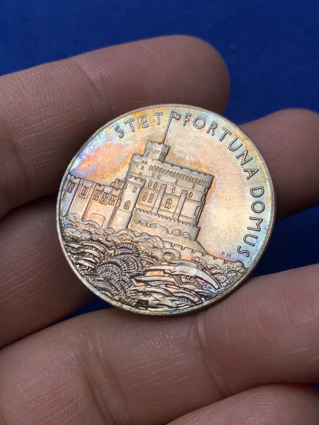 《竞宝斋》第249场-周日，周一 ，周二3场连拍 (全场包邮) 1935 英国乔治五世登基25周年纪念小银章（原盒），直径31.8mm，约15.5克