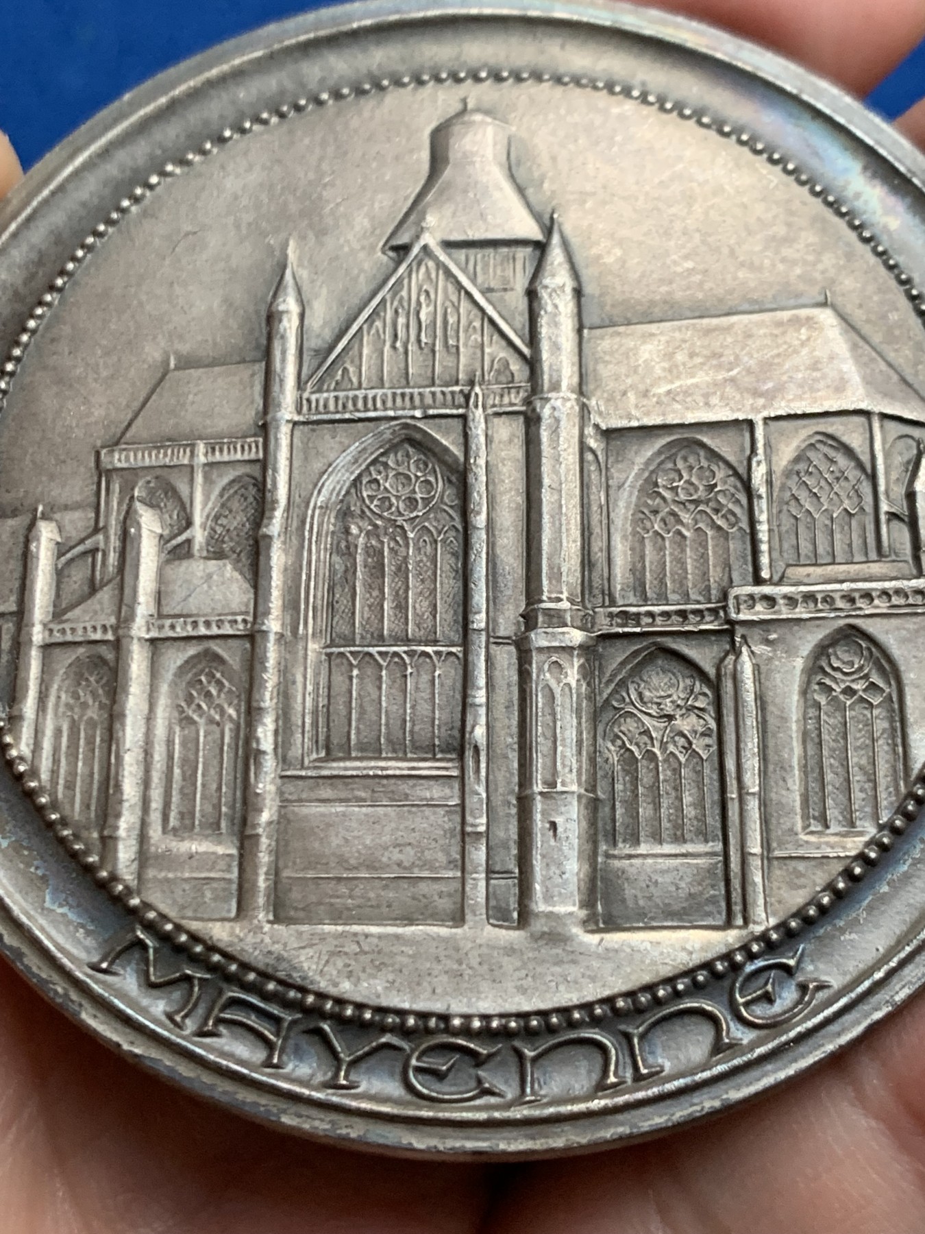 《竞宝斋》第250场-周日，周一 ，周二3场连拍 (全场包邮) 法国马耶讷城市银章，166.34g，68mm，1968丰饶角1AR银标