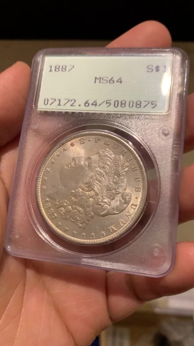 《竞宝斋》第249场-周日，周一 ，周二3场连拍 (全场包邮) PCGS MS64 美国 1887年 摩根银币 rattler 一代盒 正面淡紫包浆 鹰面银光十足 绝版盒子+低评品质