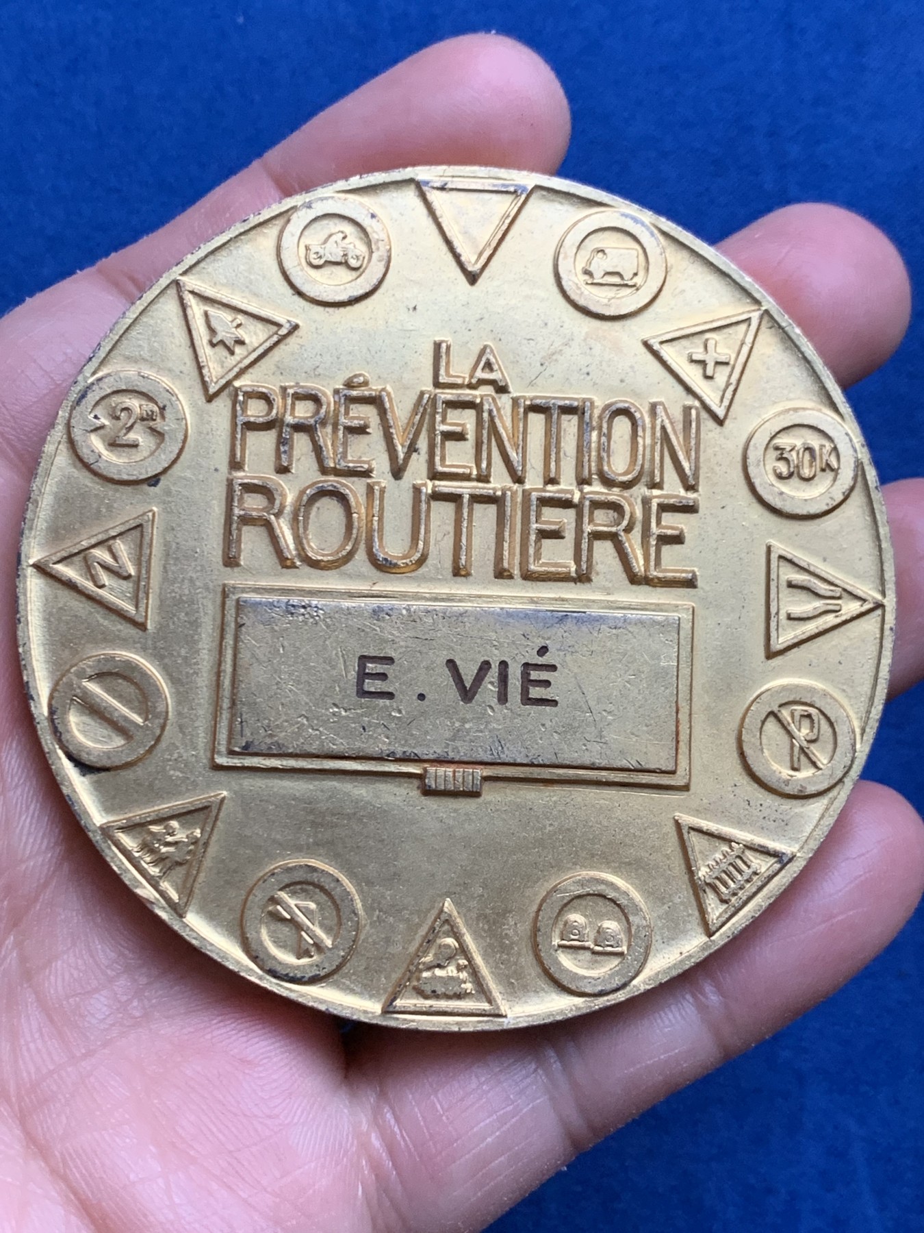 《竞宝斋》第250场-周日，周一 ，周二3场连拍 (全场包邮) 法国道路预防镀金银章，214.28g，71.8mm，丰饶角1ARGENT