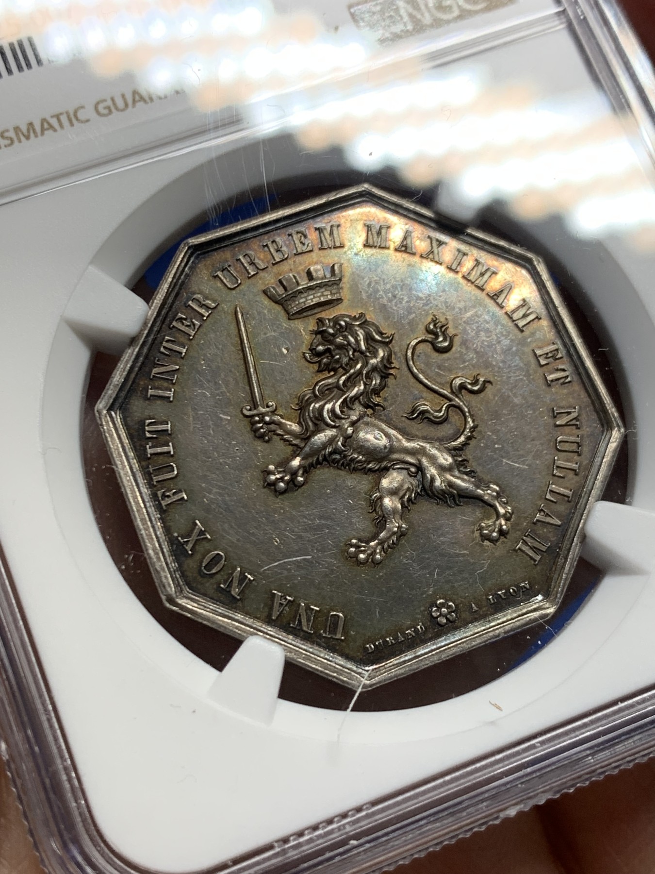 《竞宝斋》第250场-周日，周一 ，周二3场连拍 (全场包邮) NGC MS62 法国1839里昂保险八角银质代币 手指边铭