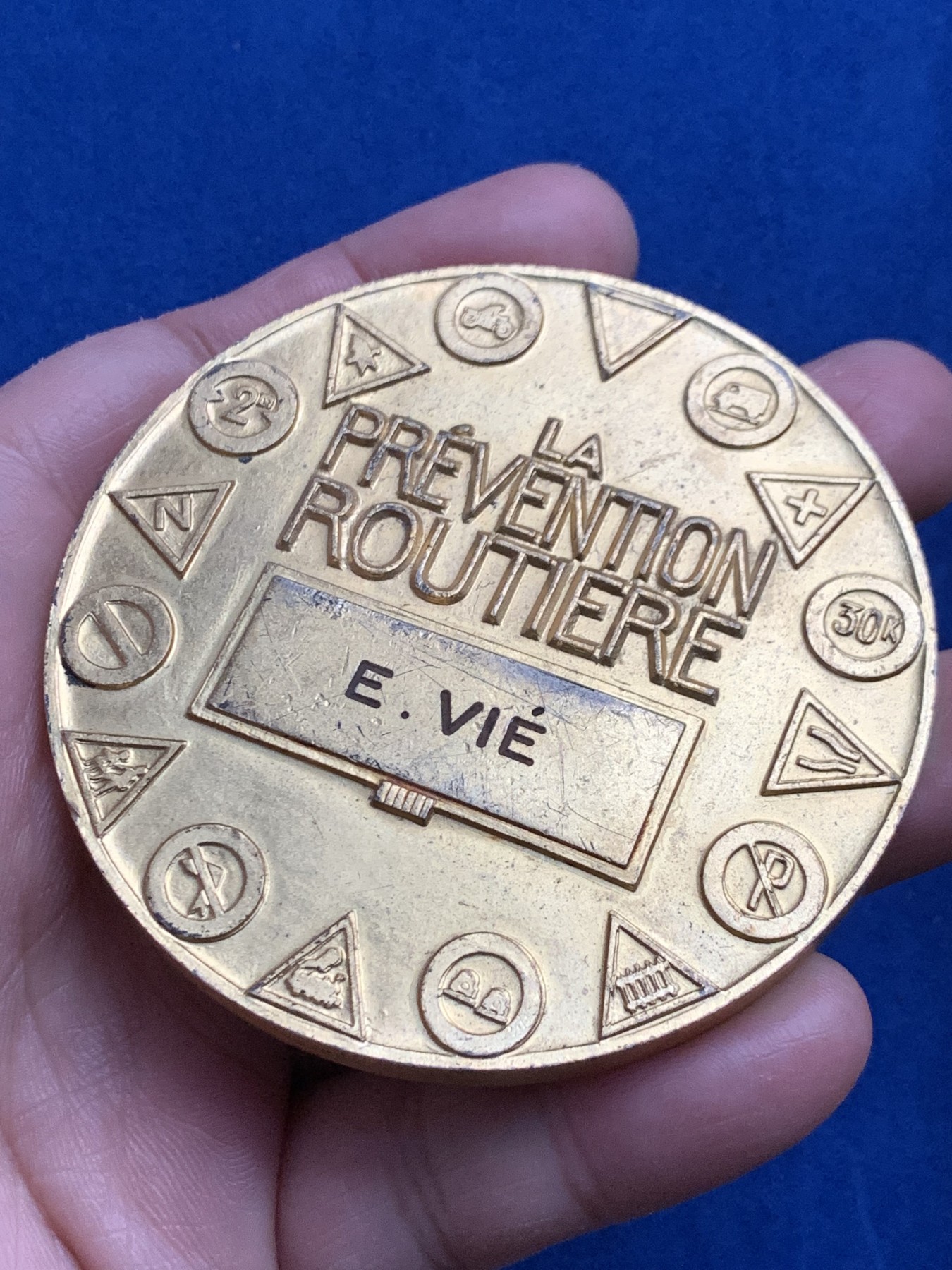 《竞宝斋》第250场-周日，周一 ，周二3场连拍 (全场包邮) 法国道路预防镀金银章，214.28g，71.8mm，丰饶角1ARGENT