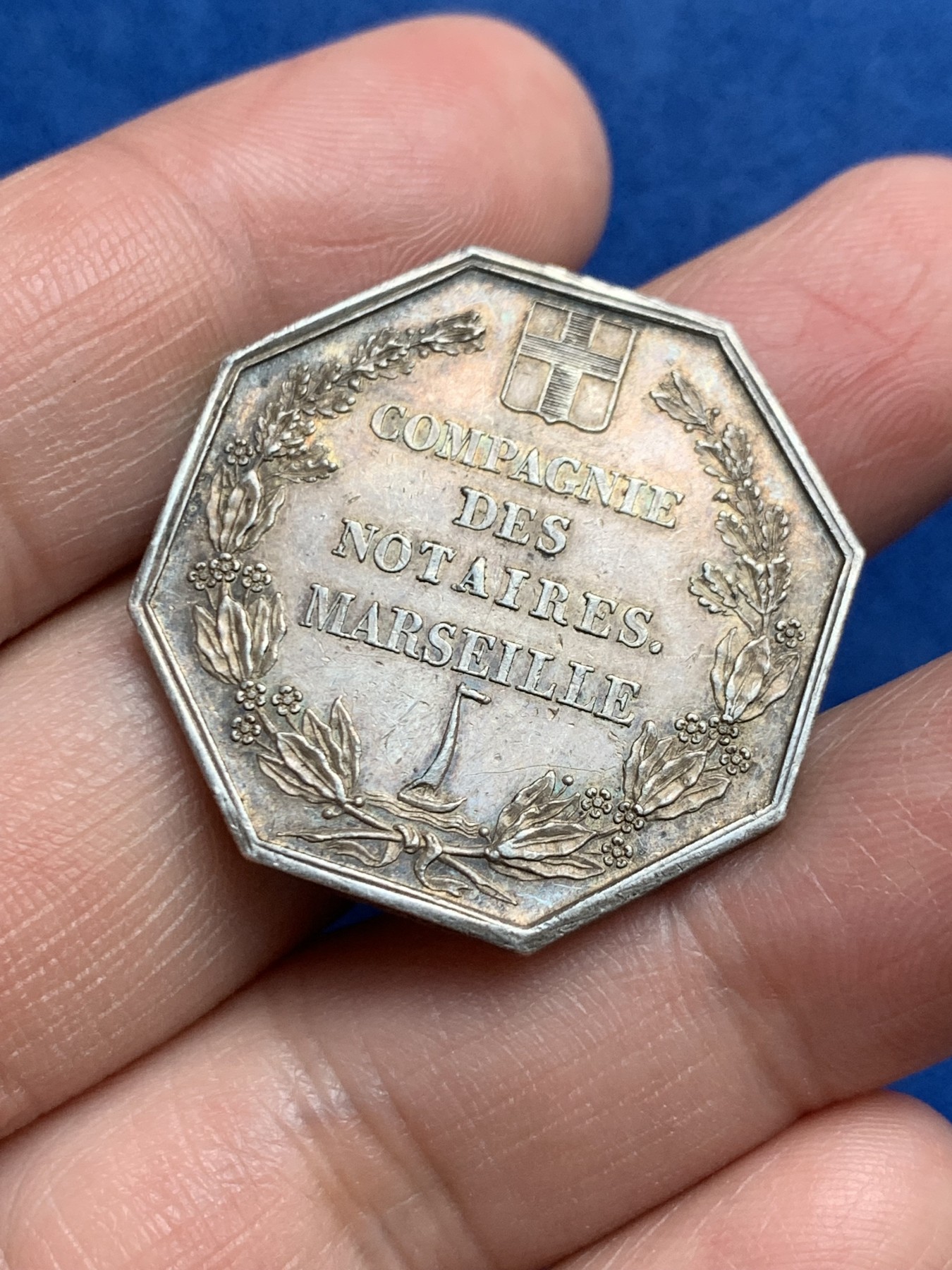 《竞宝斋》第250场-周日，周一 ，周二3场连拍 (全场包邮) 法国1845-1860 银质八角代币 马赛 公证处  约13.8克 30.9mm 手指铭 银标