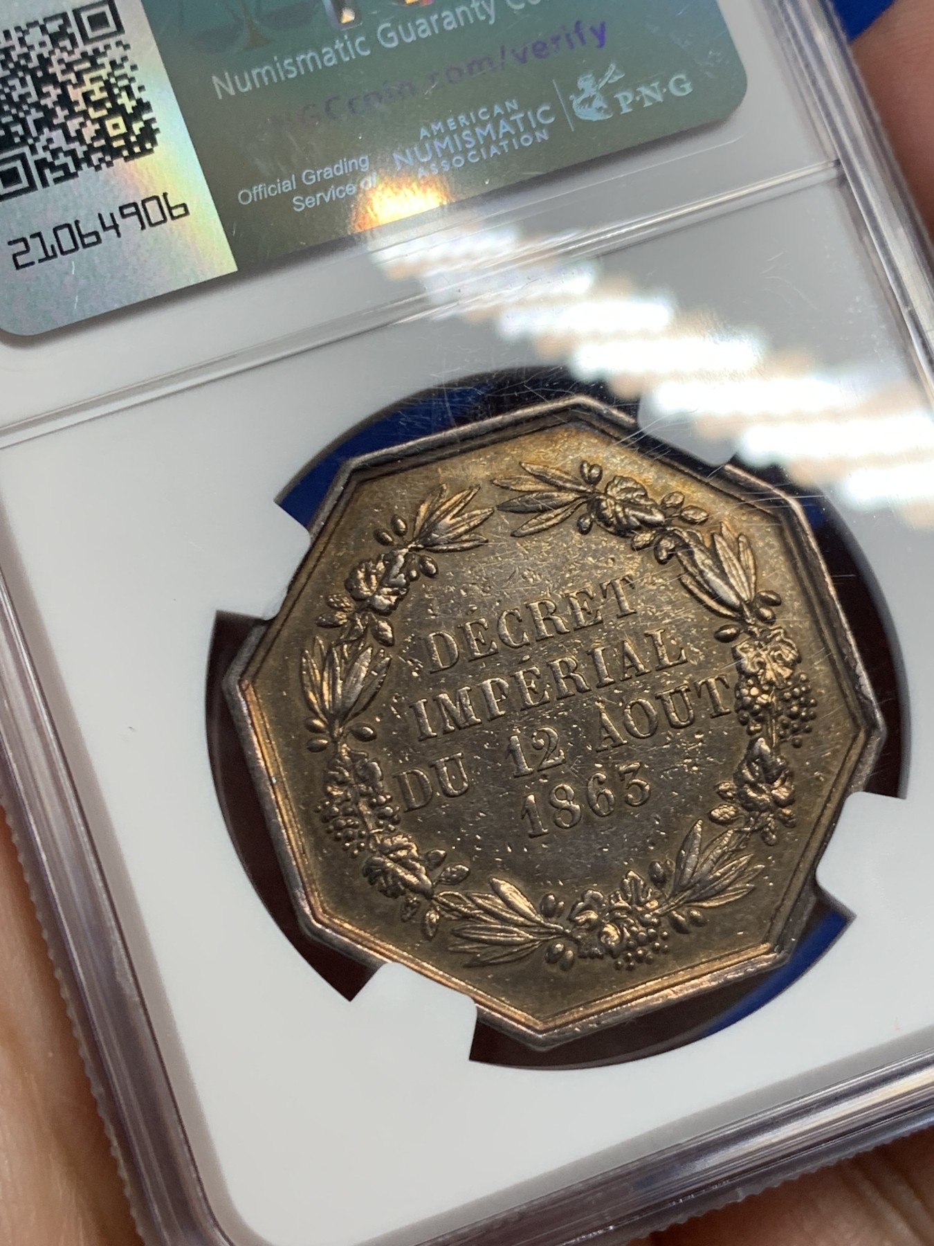 《竞宝斋》第250场-周日，周一 ，周二3场连拍 (全场包邮) NGC-AU 法国 著名品种 放射龙 1863蜜蜂边铭（1860-1879） 非后期铸造 非常有设计感的经典八角 约20克 35mm