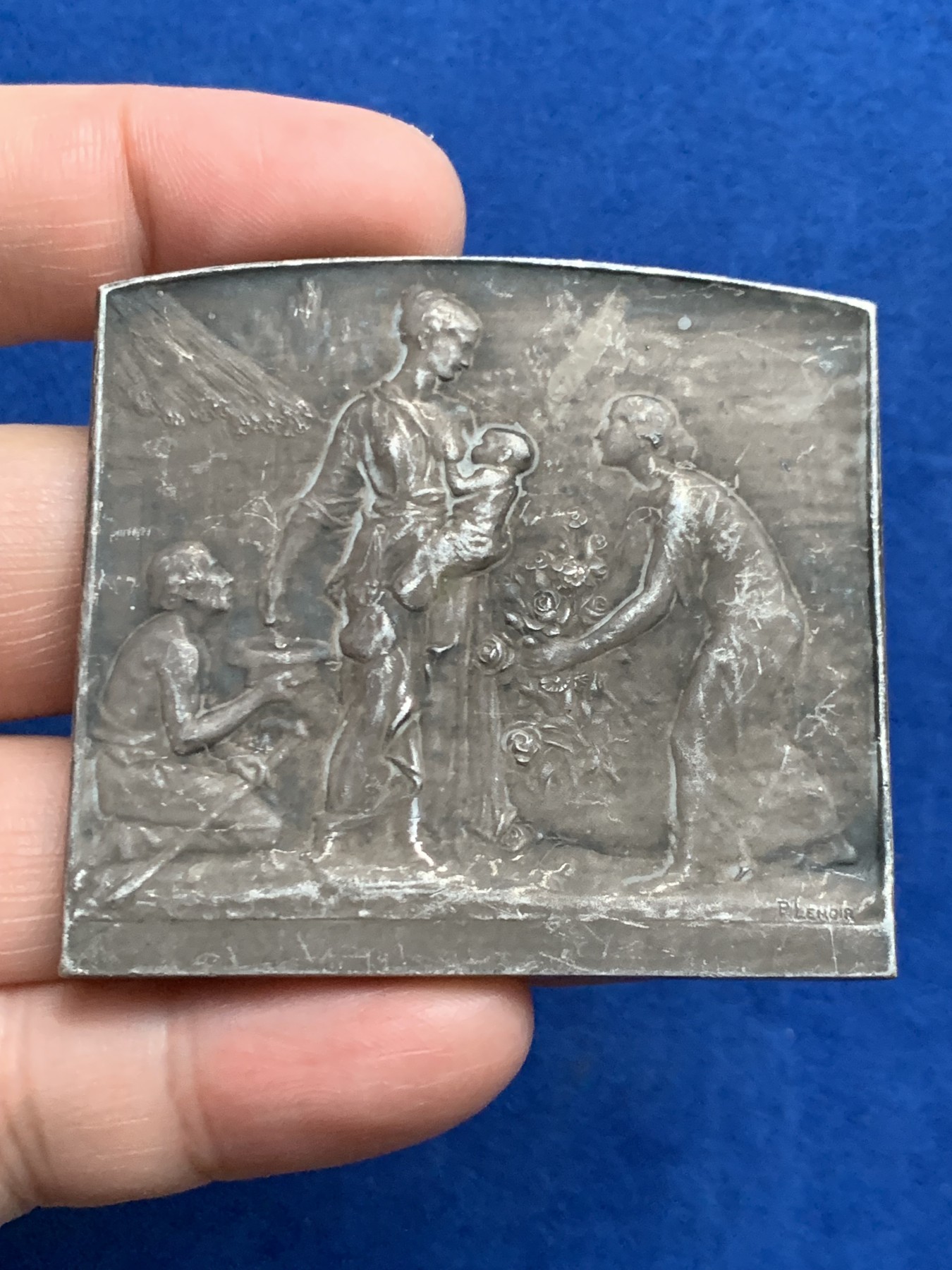 《竞宝斋》第250场-周日，周一 ，周二3场连拍 (全场包邮) 法国1954年警察互助孤儿院银章，88.53g，长58mm，宽50-52.5mm，边铭：野猪头+菱形 AREGNET