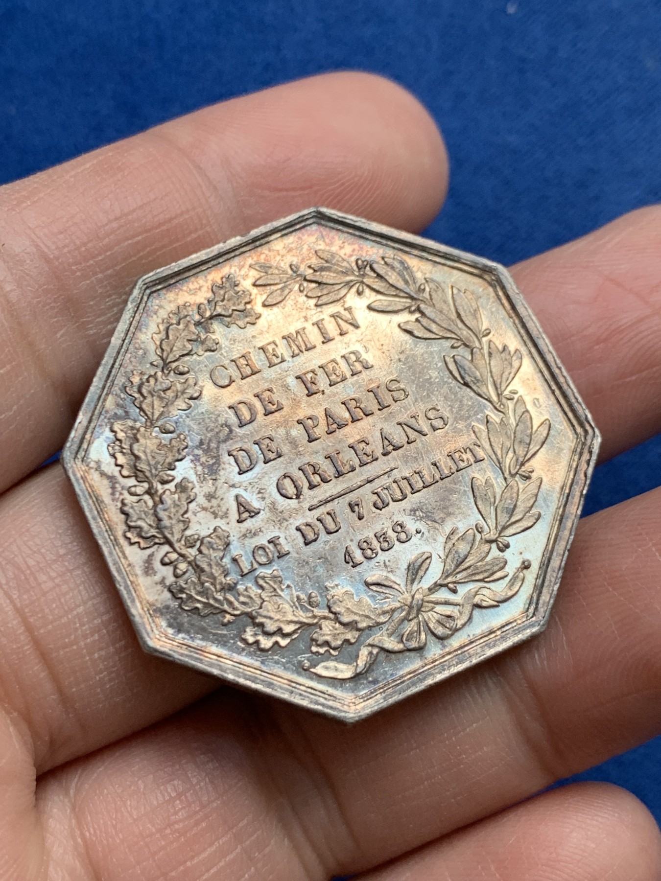 《竞宝斋》第250场-周日，周一 ，周二3场连拍 (全场包邮) 法国 巴黎到奥尔良铁路通车 纪念币 23.9克 边铭蜜蜂1860-1879 彩光绚丽 经典铁路系列的纪念物 36.6mm 23.9克