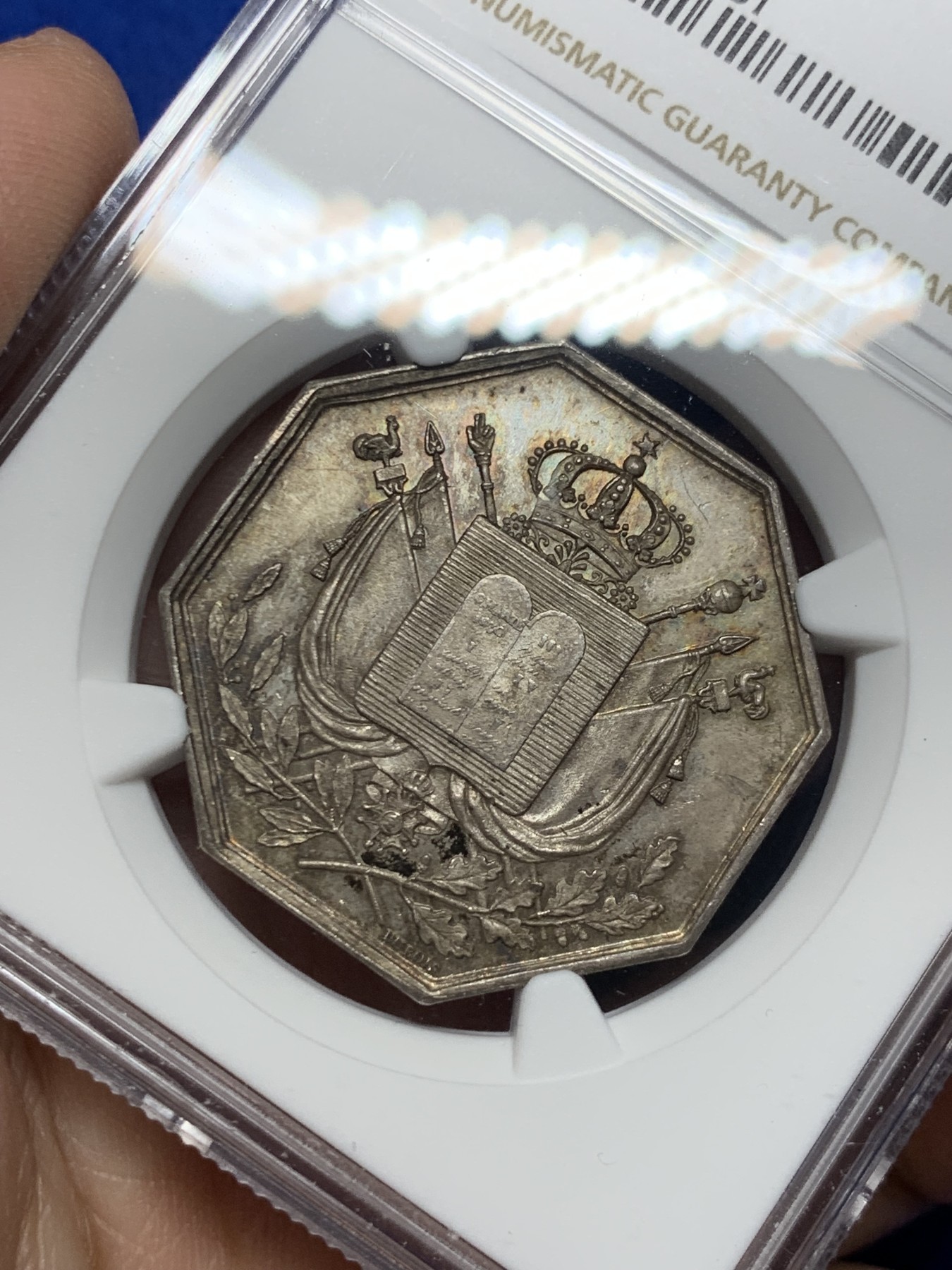 《竞宝斋》第250场-周日，周一 ，周二3场连拍 (全场包邮) NGC-MS64 法国八角银质代币，枫丹白露公证人，1845-1860手指边铭