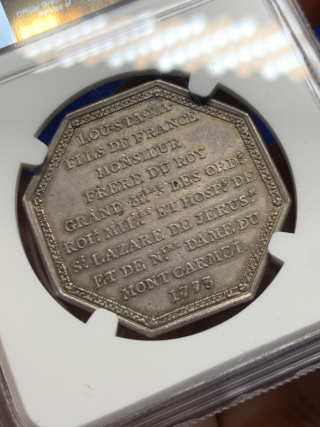 《竞宝斋》第250场-周日，周一 ，周二3场连拍 (全场包邮) NGC-AU55 法国1773年八角银质代币，卡梅山伯爵纹章，18世纪的好品难寻，早期无边铭