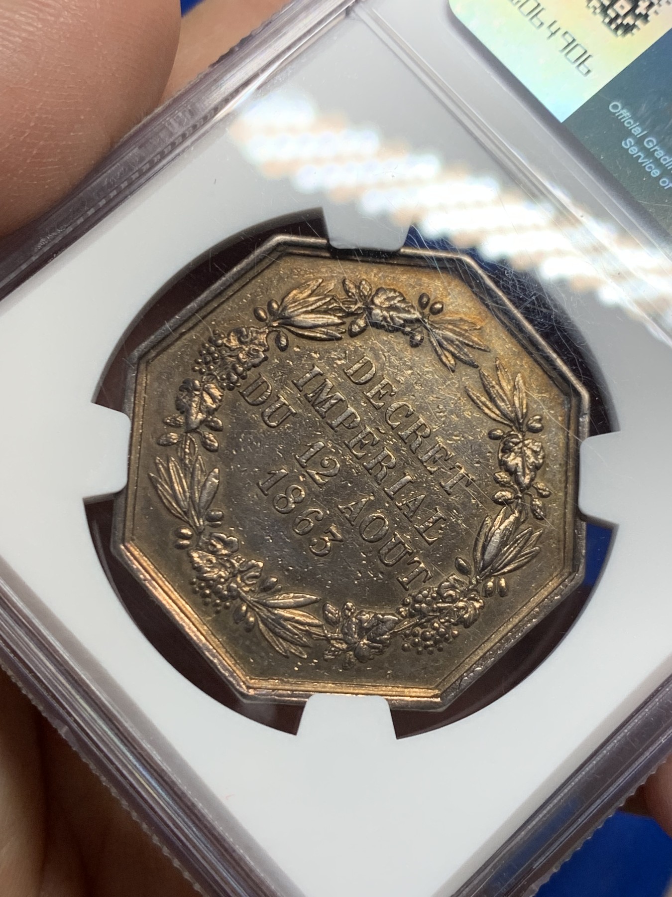 《竞宝斋》第250场-周日，周一 ，周二3场连拍 (全场包邮) NGC-AU 法国 著名品种 放射龙 1863蜜蜂边铭（1860-1879） 非后期铸造 非常有设计感的经典八角 约20克 35mm