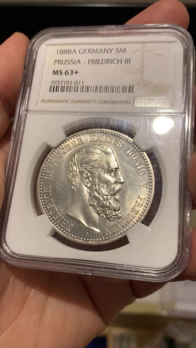 《竞宝斋》第249场-周日，周一 ，周二3场连拍 (全场包邮) NGC MS63+ 德国普鲁士 1888年 三皇 5马克 银币