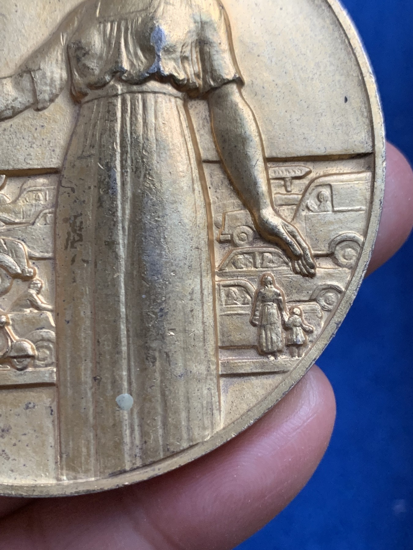 《竞宝斋》第250场-周日，周一 ，周二3场连拍 (全场包邮) 法国道路预防镀金银章，214.28g，71.8mm，丰饶角1ARGENT