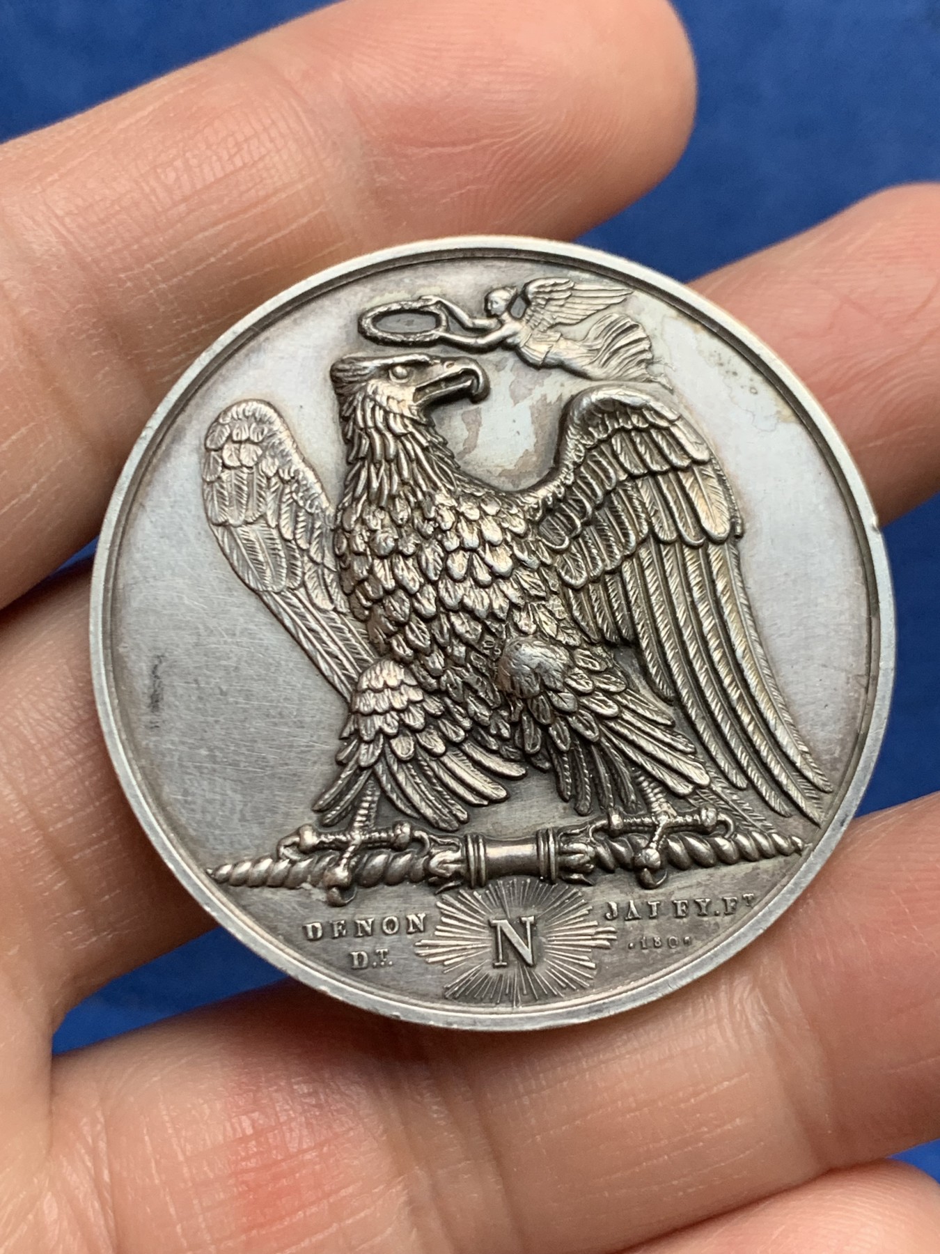 《竞宝斋》第250场-周日，周一 ，周二3场连拍 (全场包邮) 法国 拿破仑一世 帝国胜利  银章 高浮雕工艺 细节突出 小天使清晰 丰饶角银标 41mm 39.2克