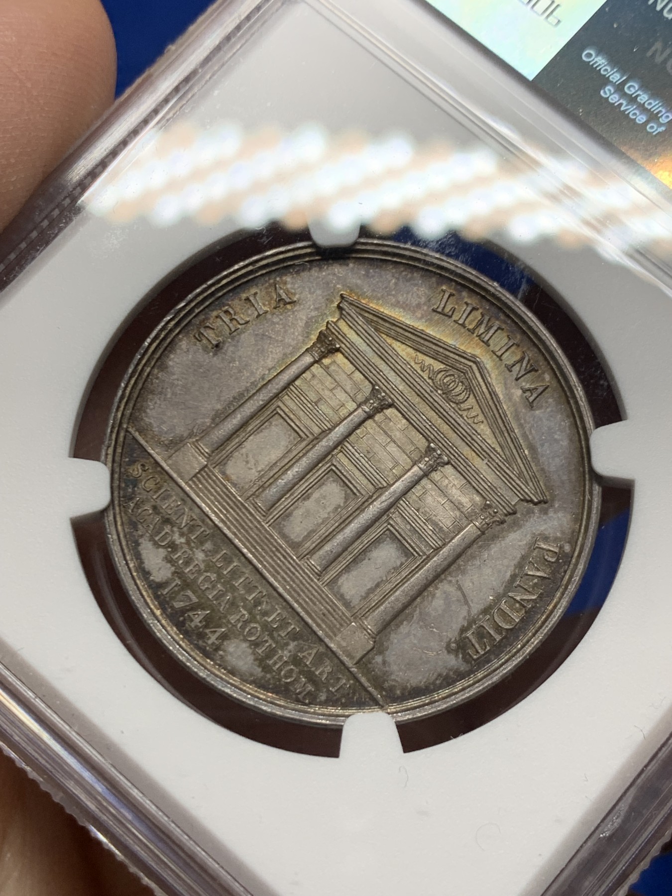 《竞宝斋》第250场-周日，周一 ，周二3场连拍 (全场包邮) NGC-MS62 法国鲁昂学院银质jeton，此款少见早期油灯边铭（1832-1841），分别为高乃依、丰特内尔和普桑的半身像