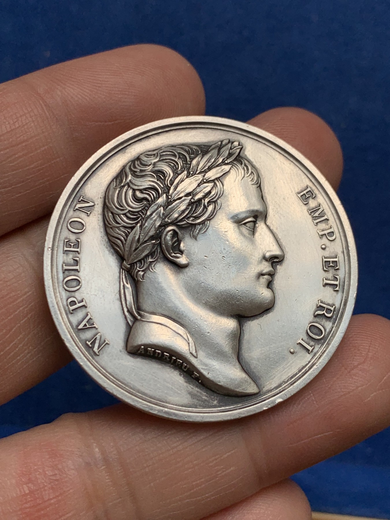 《竞宝斋》第250场-周日，周一 ，周二3场连拍 (全场包邮) 法国 拿破仑一世 帝国胜利  银章 高浮雕工艺 细节突出 小天使清晰 丰饶角银标 41mm 39.2克