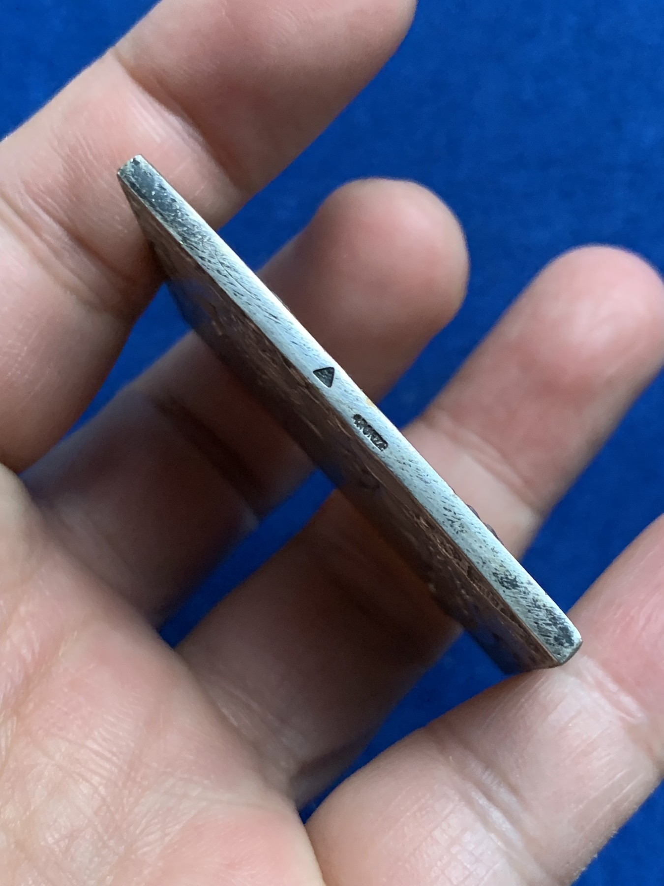 《竞宝斋》第250场-周日，周一 ，周二3场连拍 (全场包邮) 法国迪耶普城镇纪念方形镀银铜章，双美人鱼，以城市港口为背景的各种海上装置向我们展示了一个繁荣的海边城市，51.15g，40*50.3mm，边铭三角形+铜标