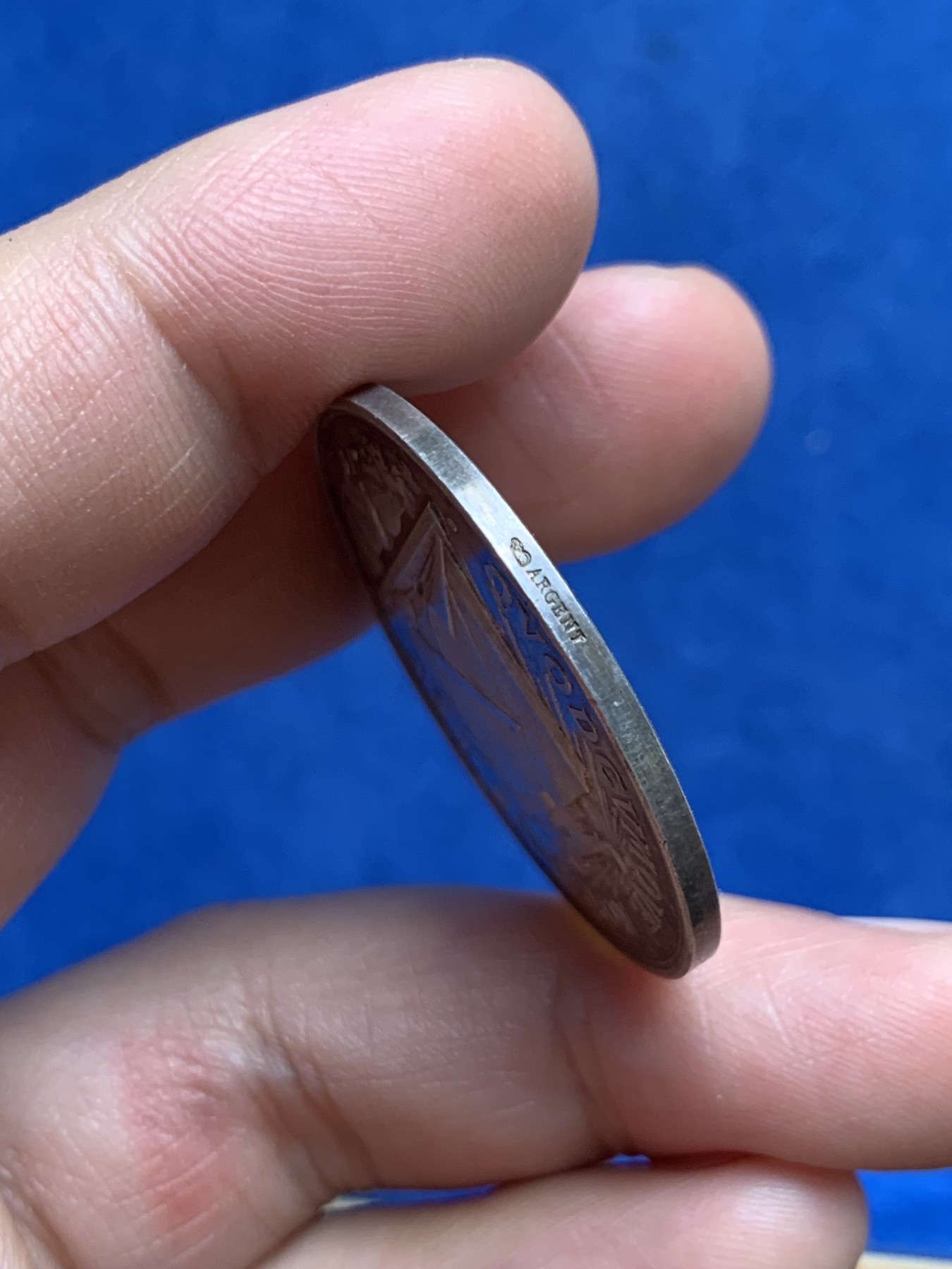 《竞宝斋》第250场-周日，周一 ，周二3场连拍 (全场包邮) 法国 阿拉斯区公证人 银章 丰饶角边铭银标 35.3mm 18.2克