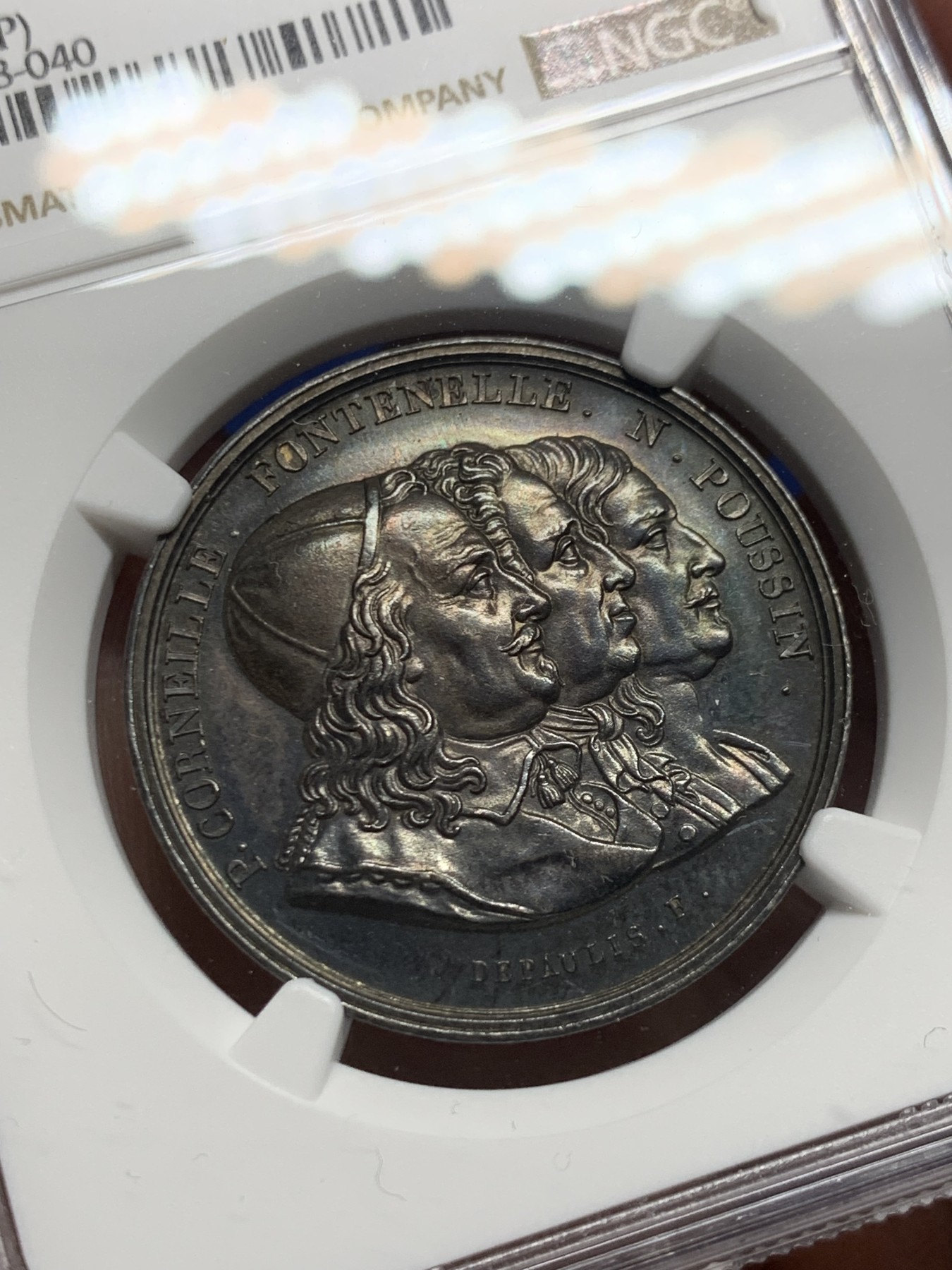 《竞宝斋》第250场-周日，周一 ，周二3场连拍 (全场包邮) NGC-MS62 法国鲁昂学院银质jeton，此款少见早期油灯边铭（1832-1841），分别为高乃依、丰特内尔和普桑的半身像
