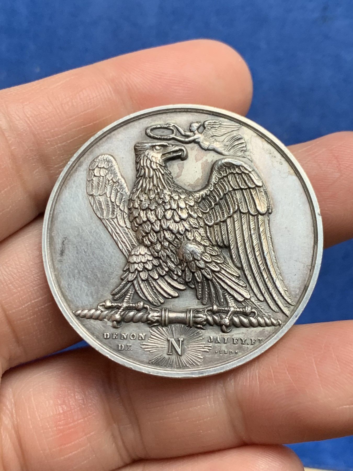 《竞宝斋》第250场-周日，周一 ，周二3场连拍 (全场包邮) 法国 拿破仑一世 帝国胜利  银章 高浮雕工艺 细节突出 小天使清晰 丰饶角银标 41mm 39.2克