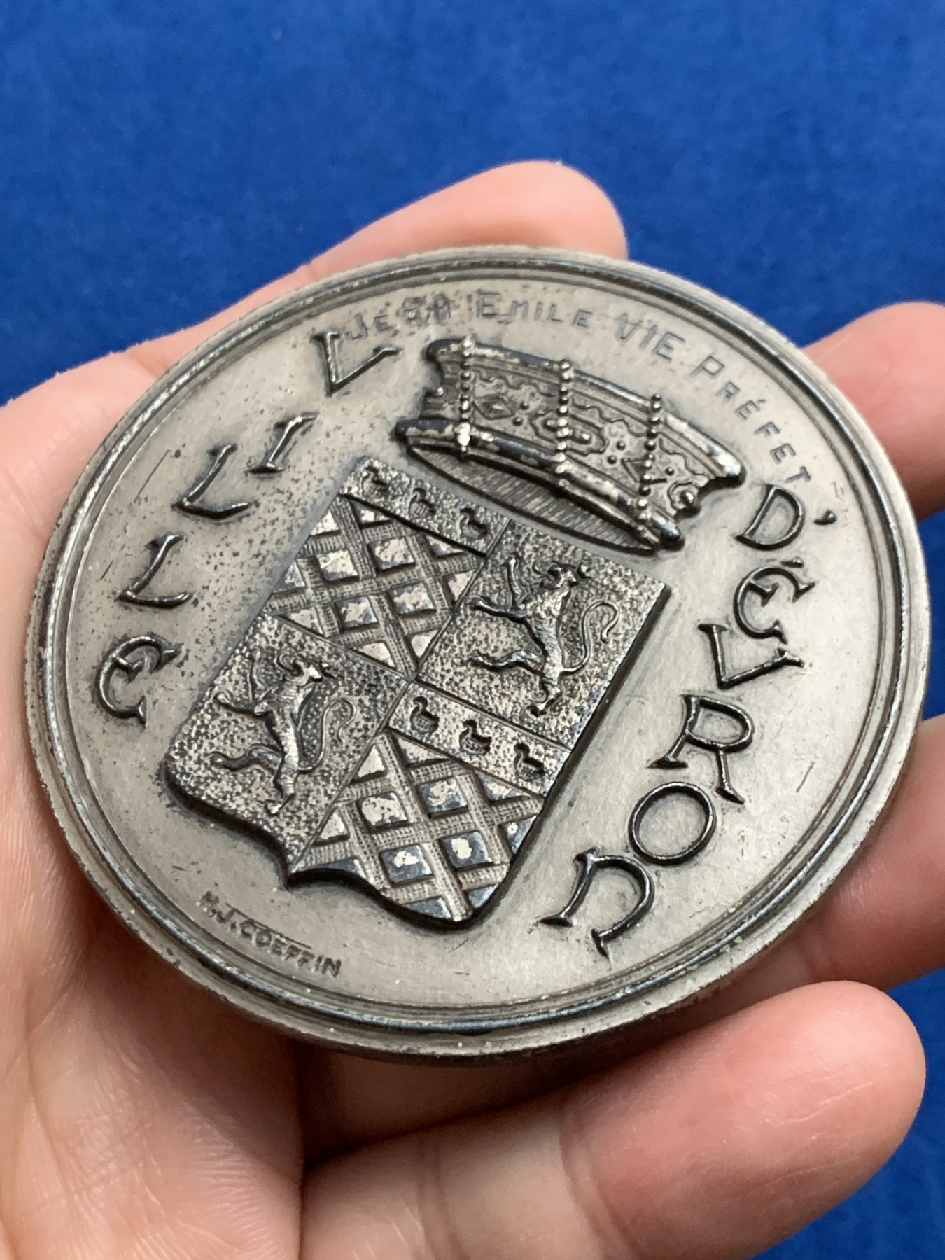 《竞宝斋》第250场-周日，周一 ，周二3场连拍 (全场包邮) 法国马耶讷城市银章，166.34g，68mm，1968丰饶角1AR银标