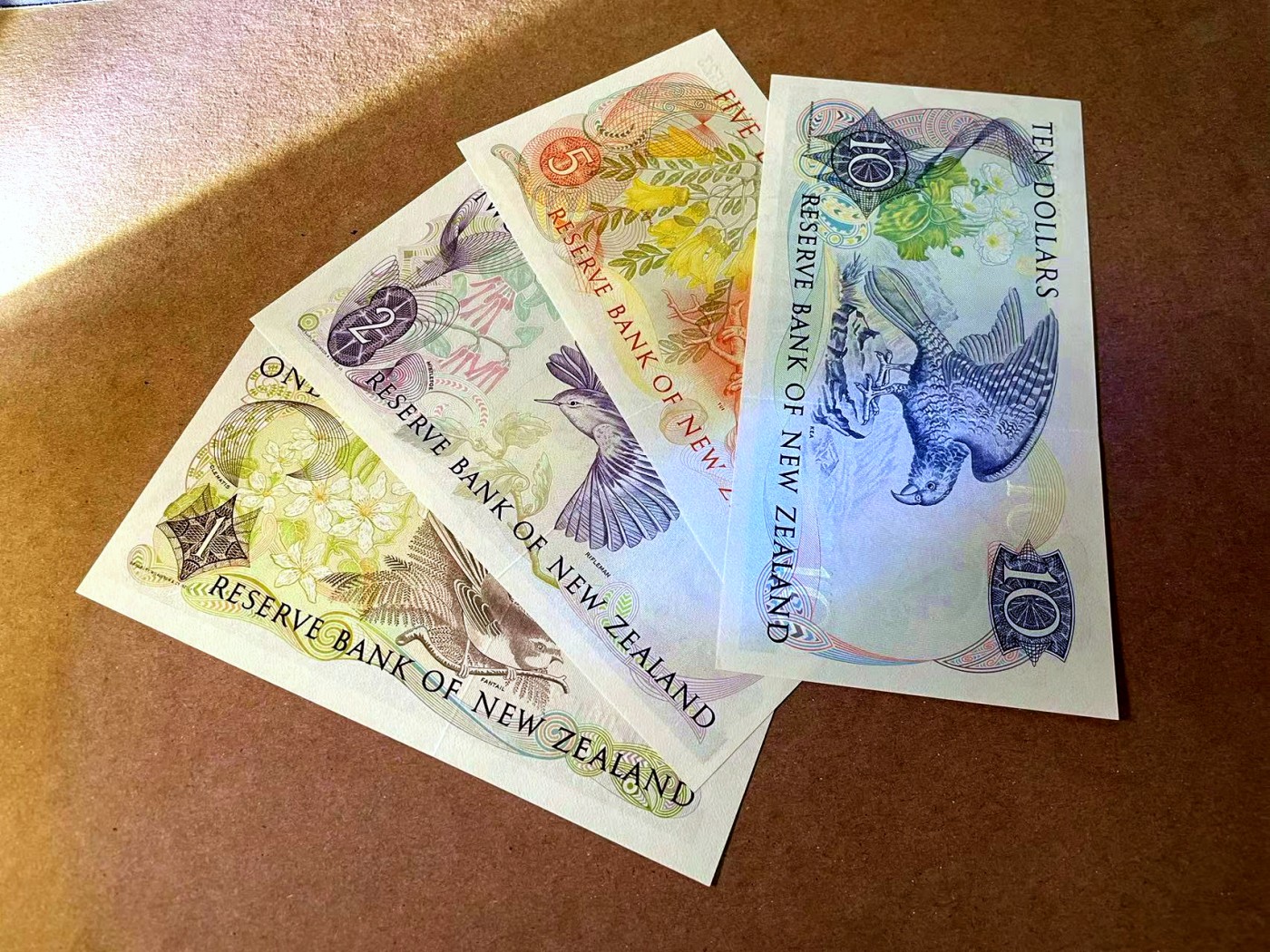 【Blue Auction】✨世界纸币精拍第448期【精】 【一组4张 全同523小号】新西兰 花冠女王 1-10元一组 全新UNC