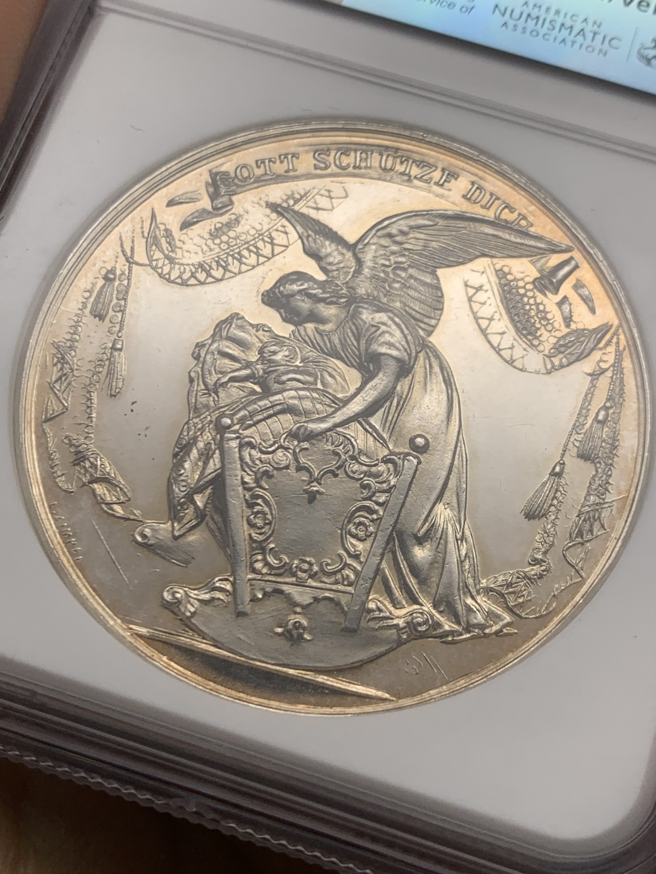 《竞宝斋》第250场-周日，周一 ，周二3场连拍 (全场包邮) NGC-MS62 德国1897年洗礼纪念银章，守护天使俯身在婴儿身旁